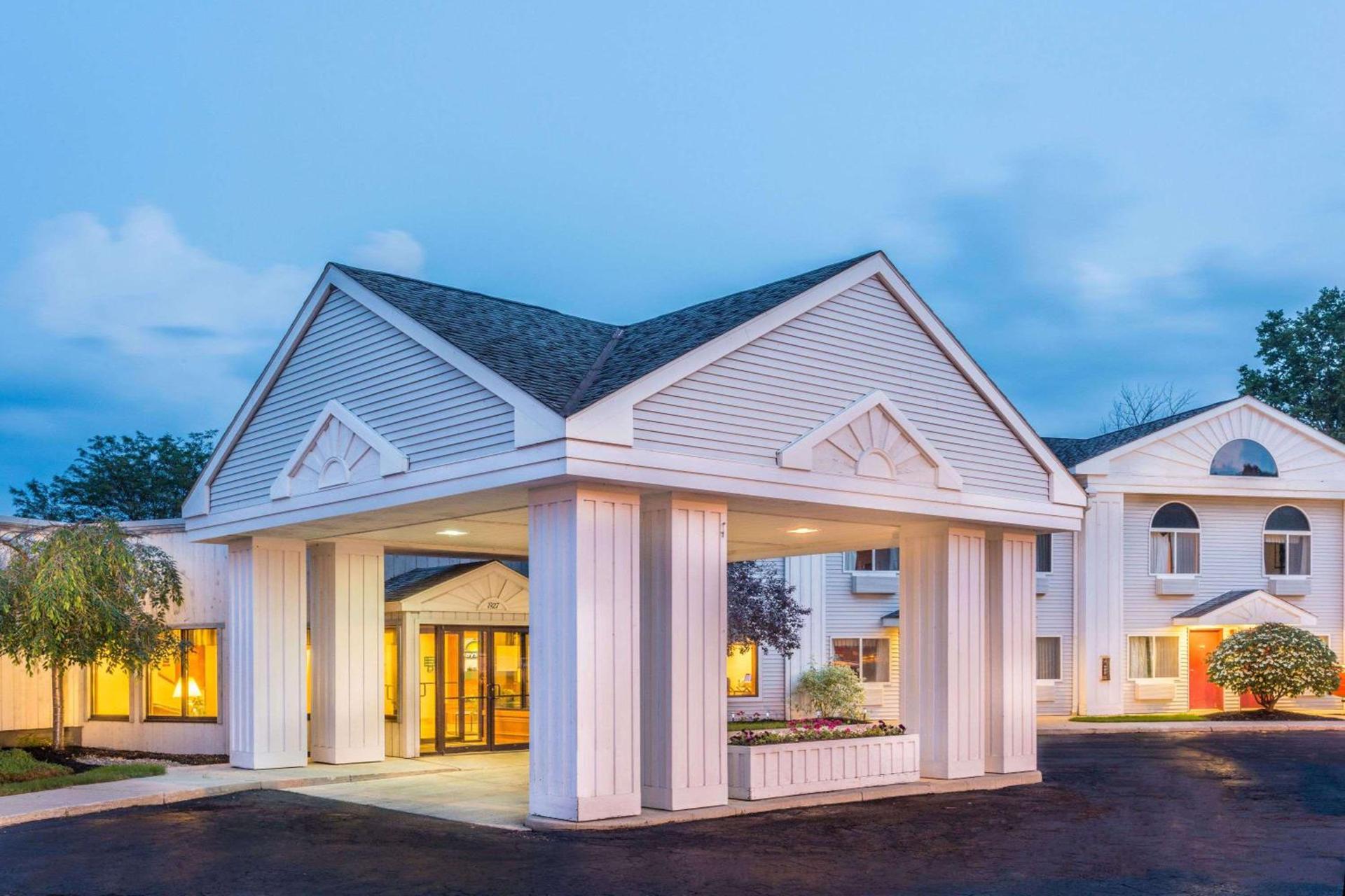 Studio 6 Suites - Tiffin, OH photo 1