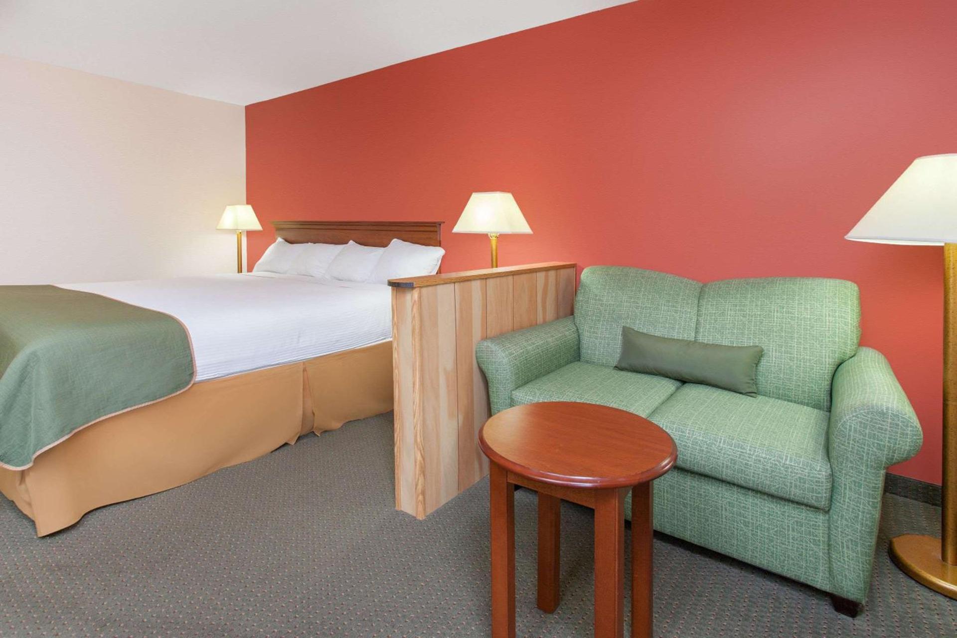 Days Inn & Suites by Wyndham Mt Pleasant photo 18