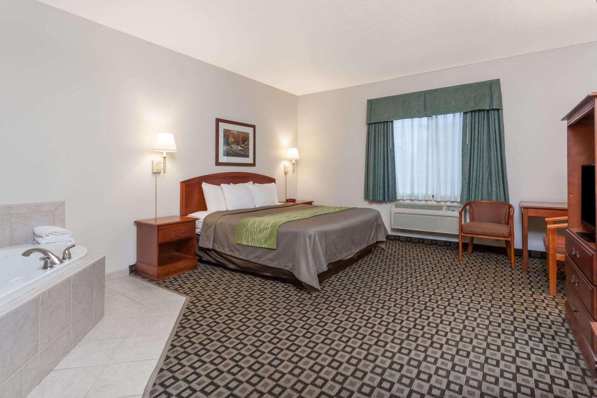 Days Inn by Wyndham Pentwater photo 11