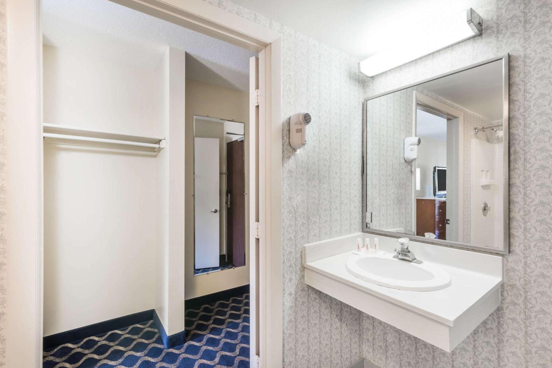 Aderi Hotel Near Casino photo 16