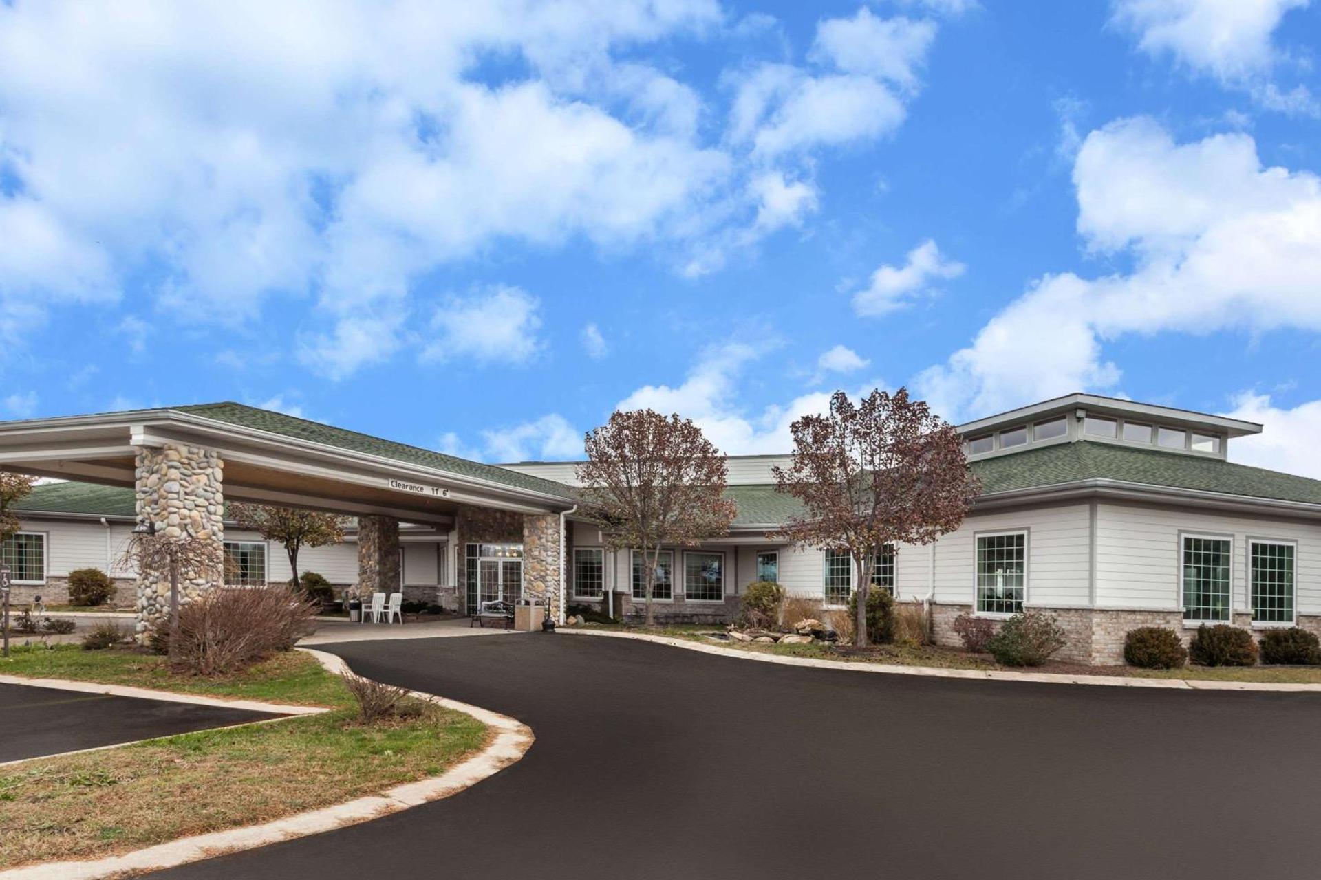 Days Inn by Wyndham Pentwater photo 1