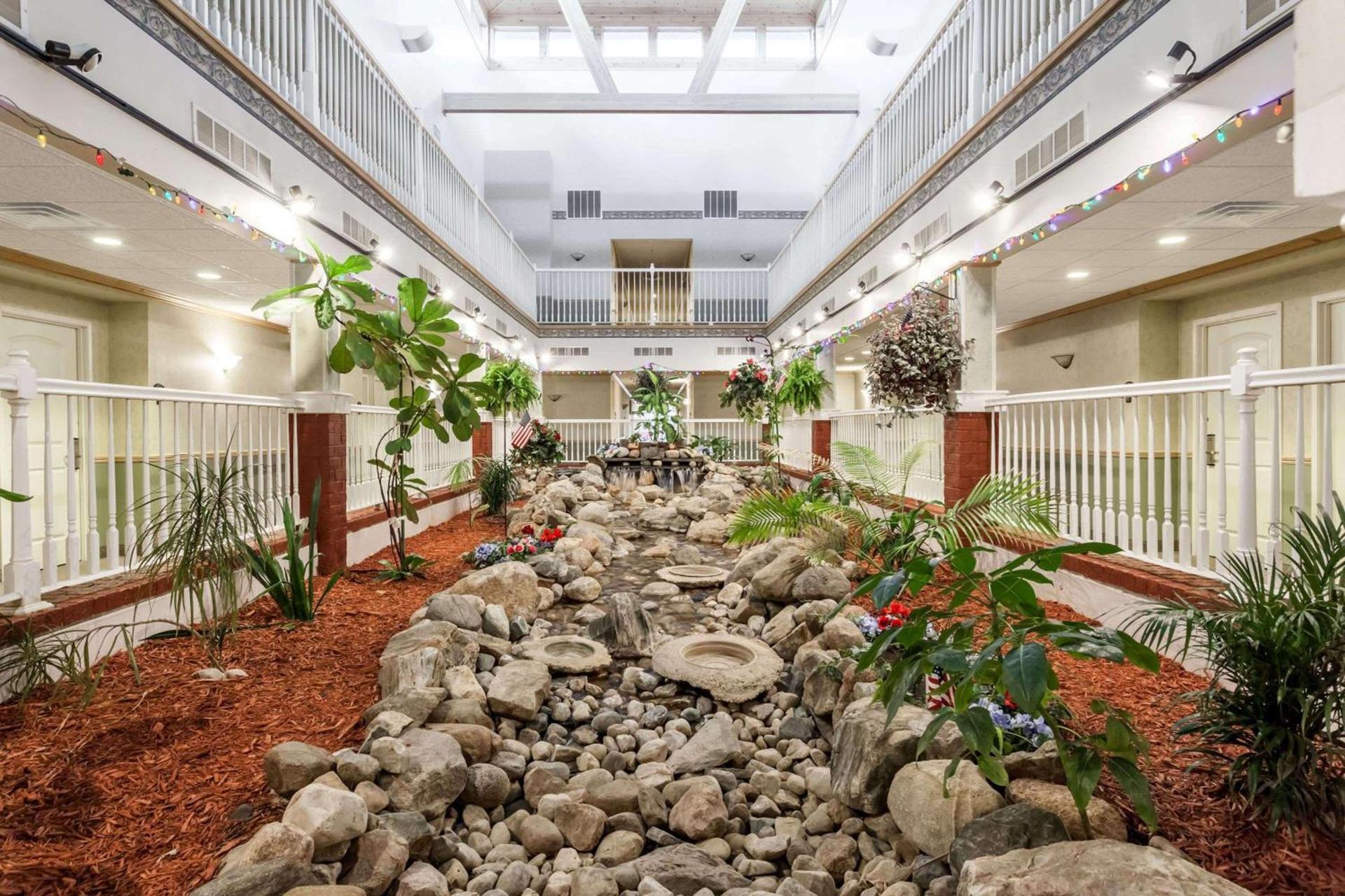 Days Inn by Wyndham Pentwater photo 13