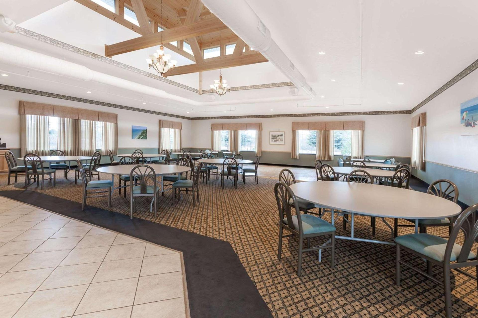 Days Inn by Wyndham Pentwater photo 14