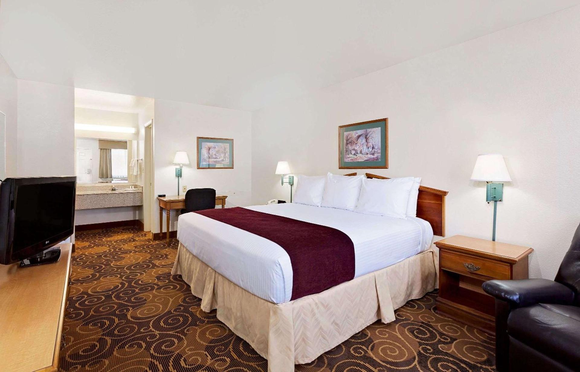 Days Inn by Wyndham San Angelo photo 23