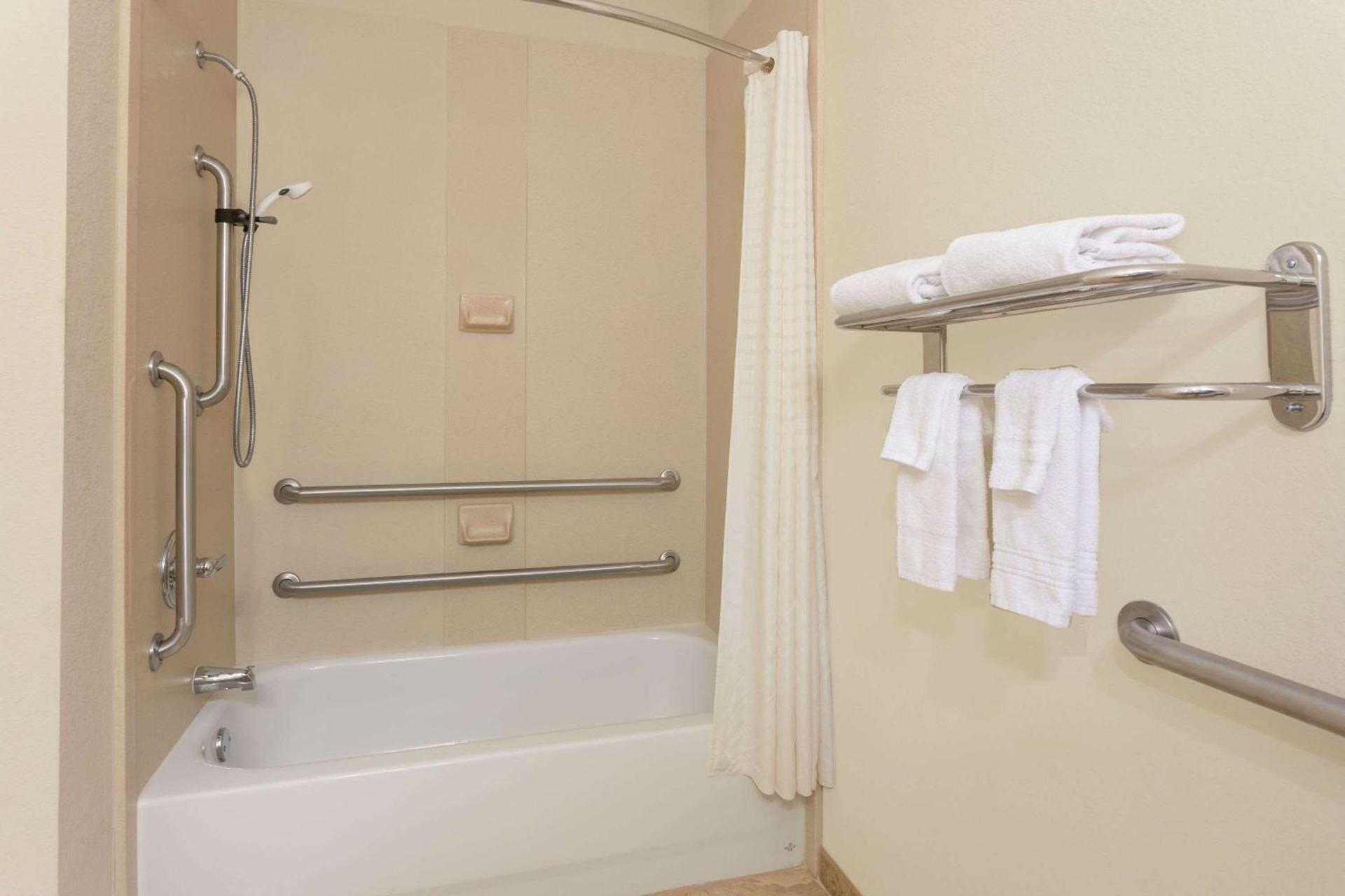 Days Inn by Wyndham Semmes Mobile photo 14