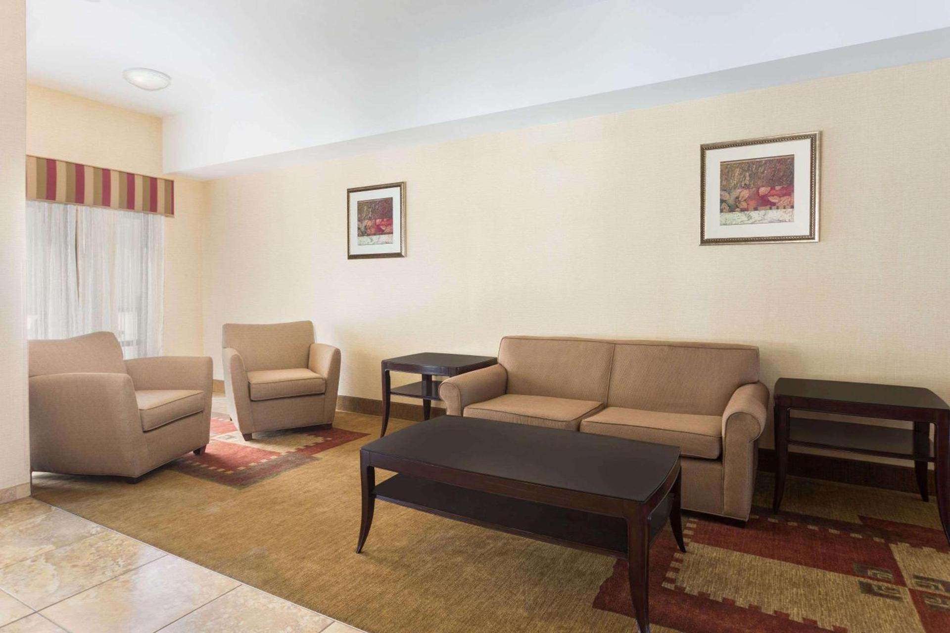 Days Inn by Wyndham Semmes Mobile photo 6