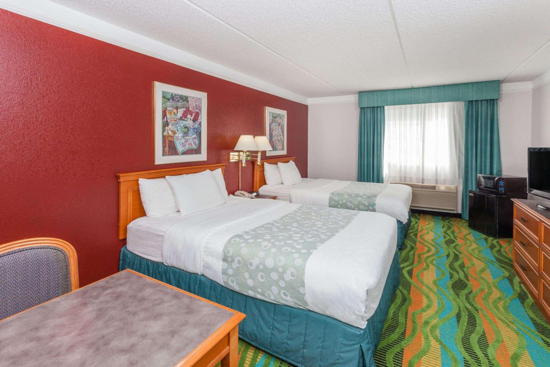 Days Inn & Suites by Wyndham Arlington Heights photo 8