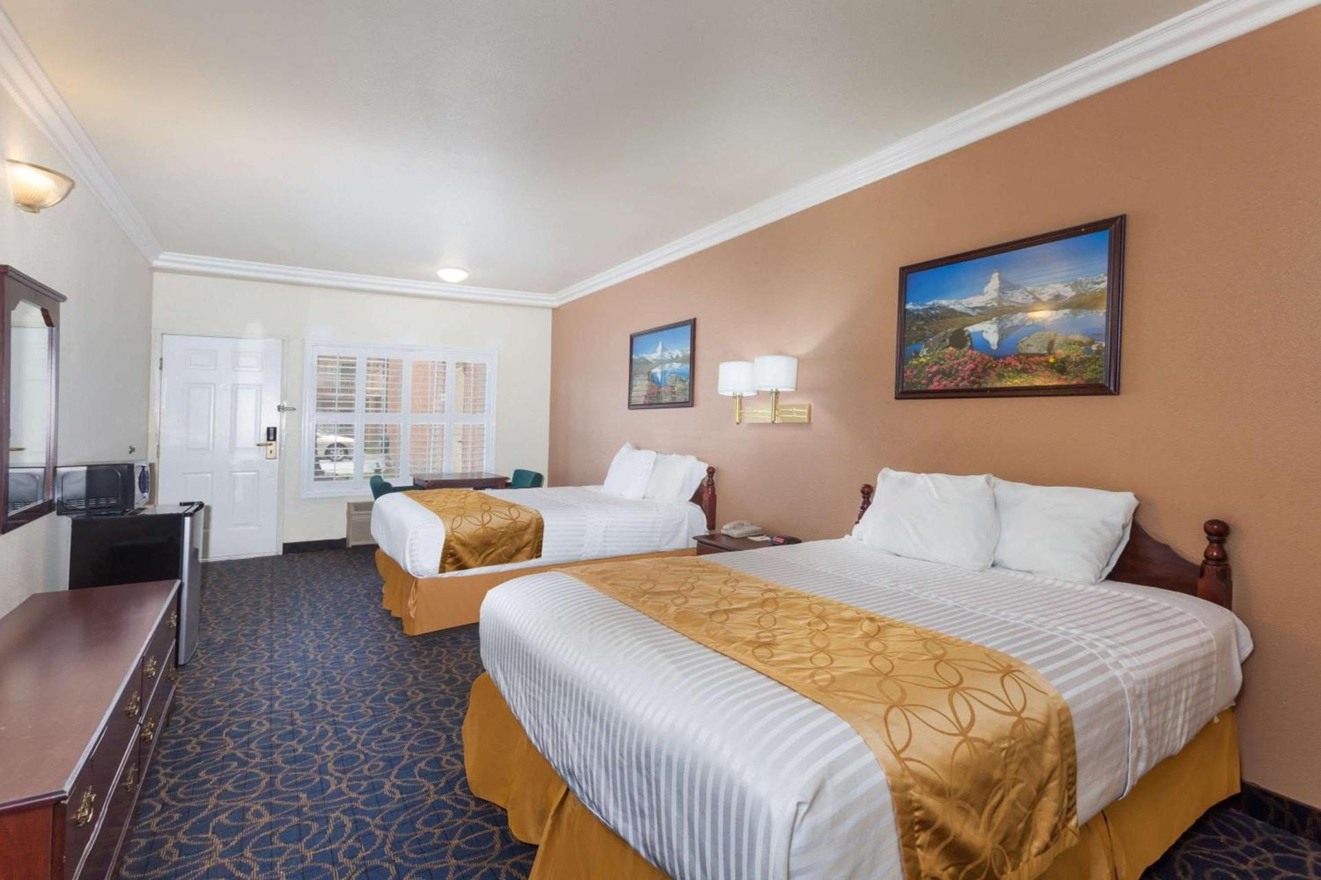 Days Inn & Suites by Wyndham South Gate photo 9
