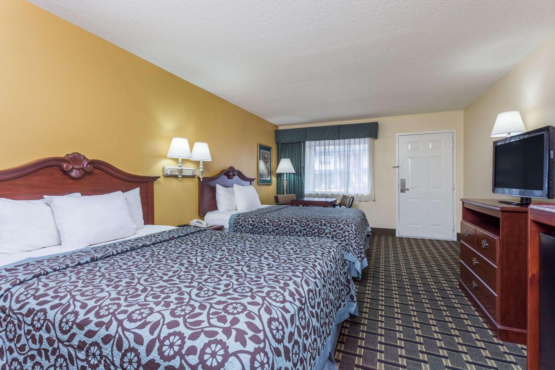 Days Inn & Suites by Wyndham Warner Robins Near Robins AFB photo 12