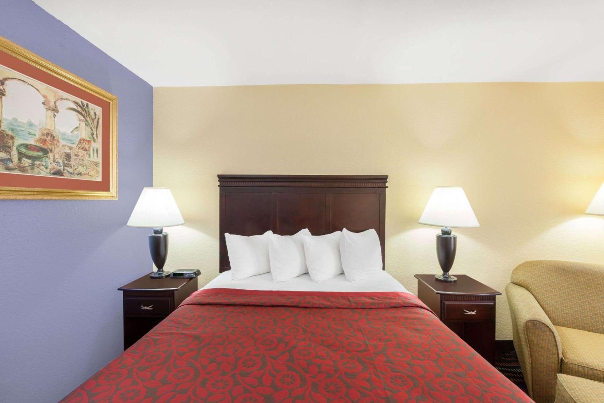 Days Inn by Wyndham Uvalde photo 8