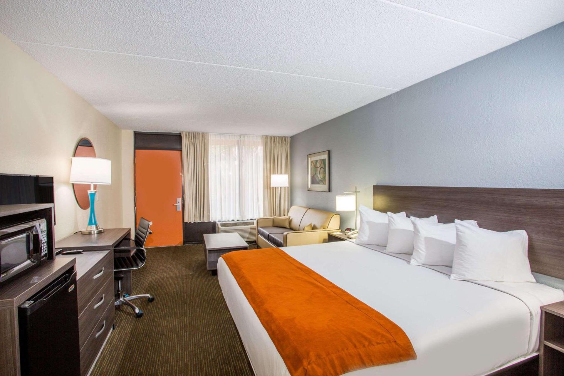 Days Inn & Suites by Wyndham Orlando Airport photo 6