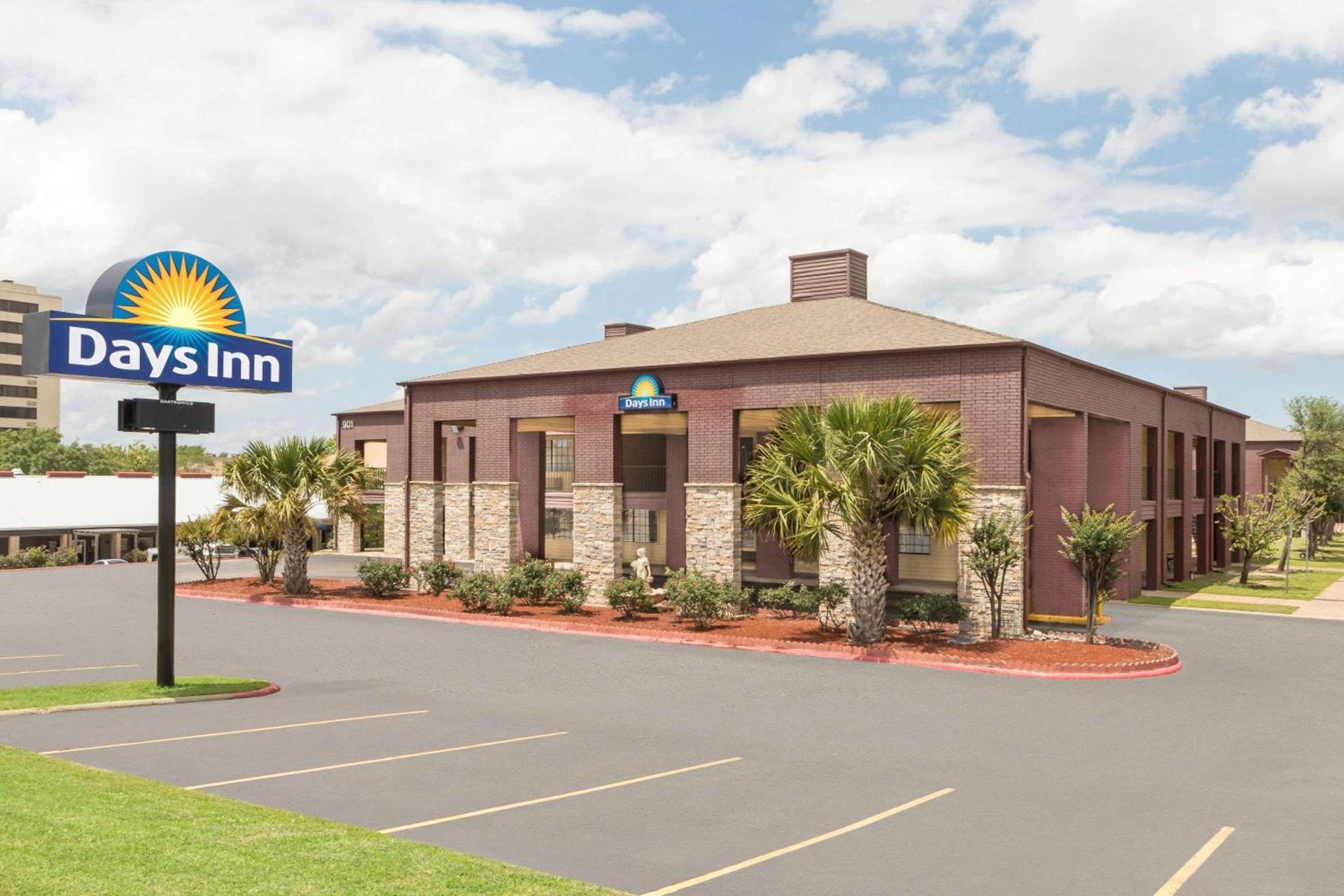 Days Inn by Wyndham College Station University Drive — hotel in College Station