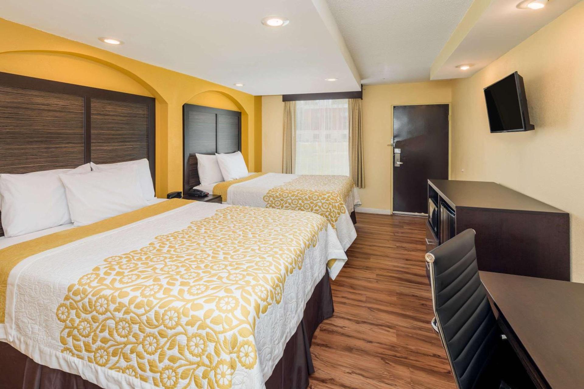 Days Inn by Wyndham Madison photo 9
