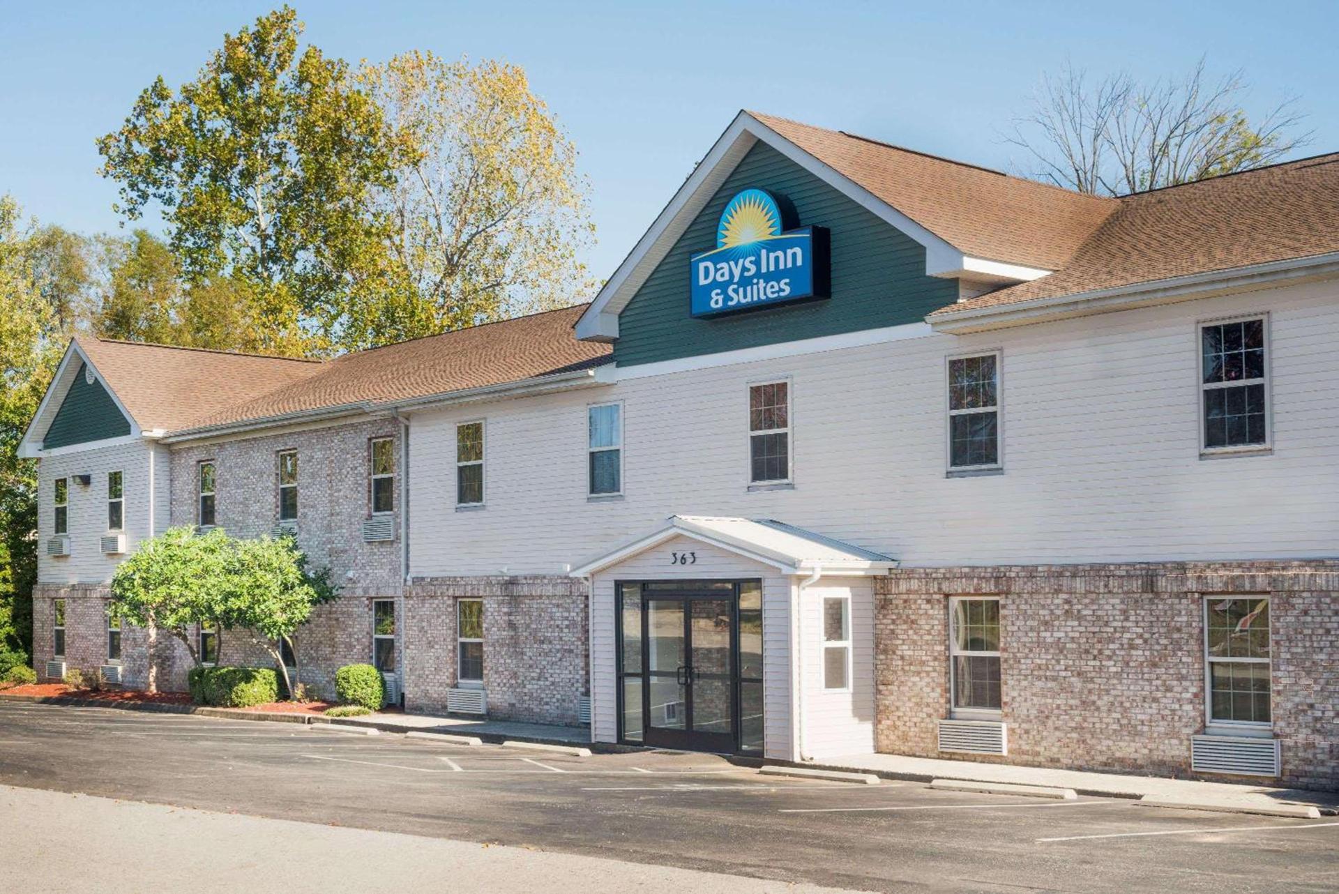 Days Inn & Suites by Wyndham Sellersburg — hotel in Sellersburg