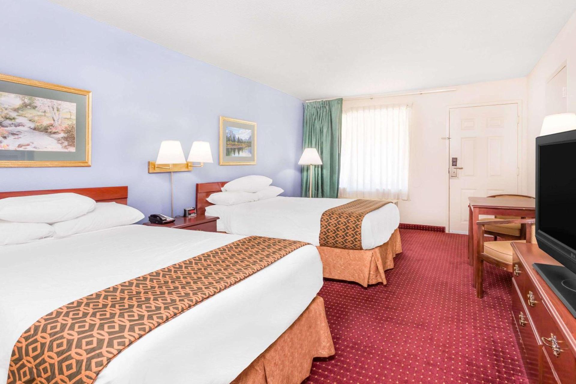 Days Inn by Wyndham Lavonia photo 8