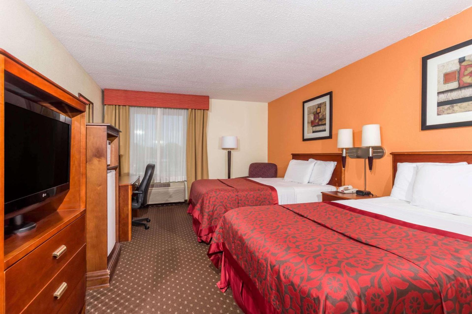 Days Inn & Suites by Wyndham Bloomington/Normal IL photo 9