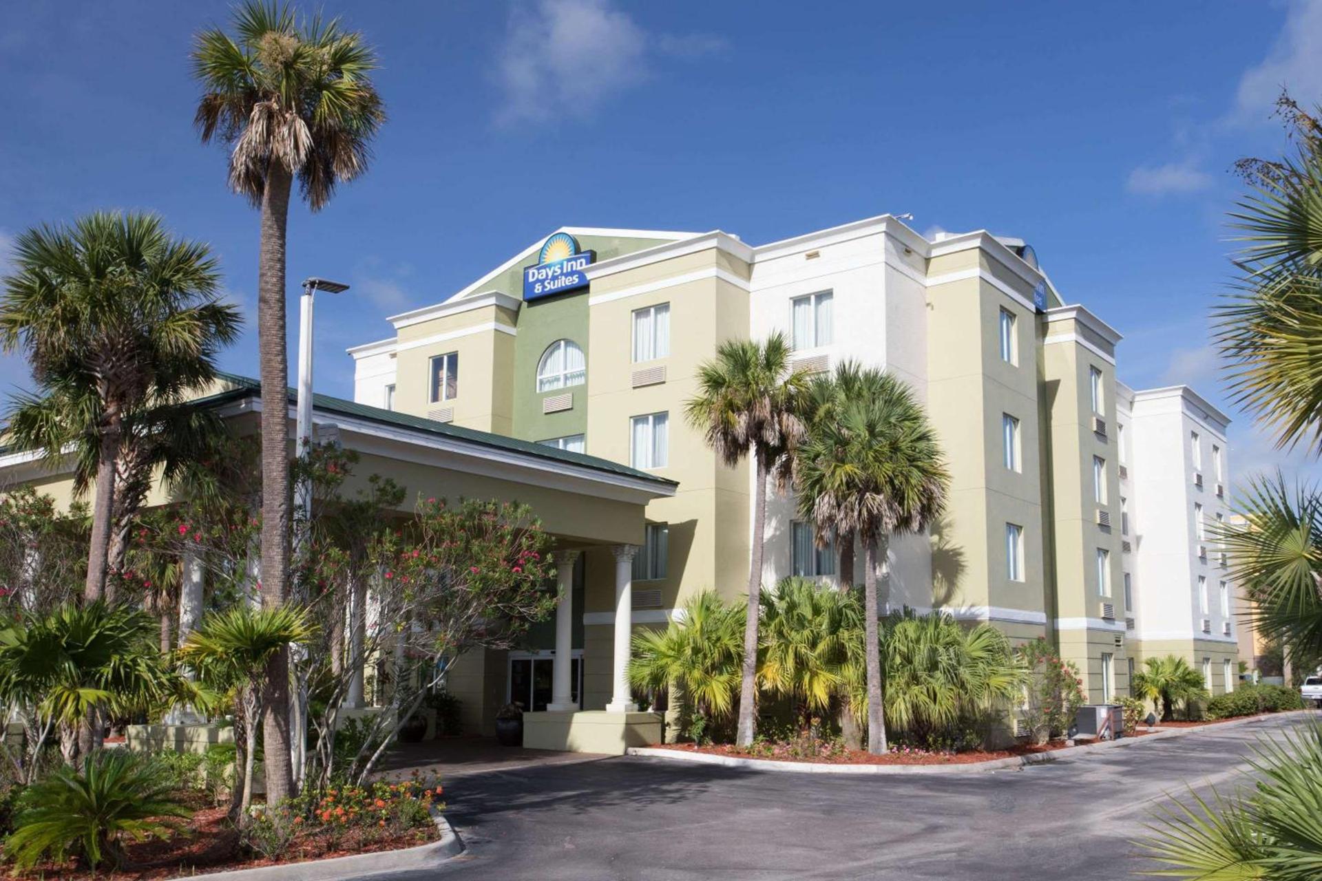 Days Inn & Suites by Wyndham Fort Pierce I-95 — hotel in Fort Pierce