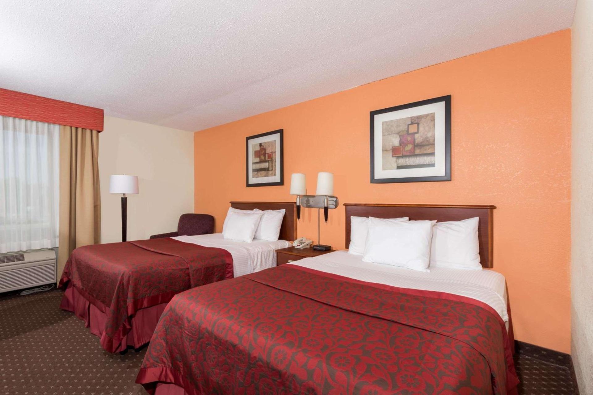 Days Inn & Suites by Wyndham Bloomington/Normal IL photo 10