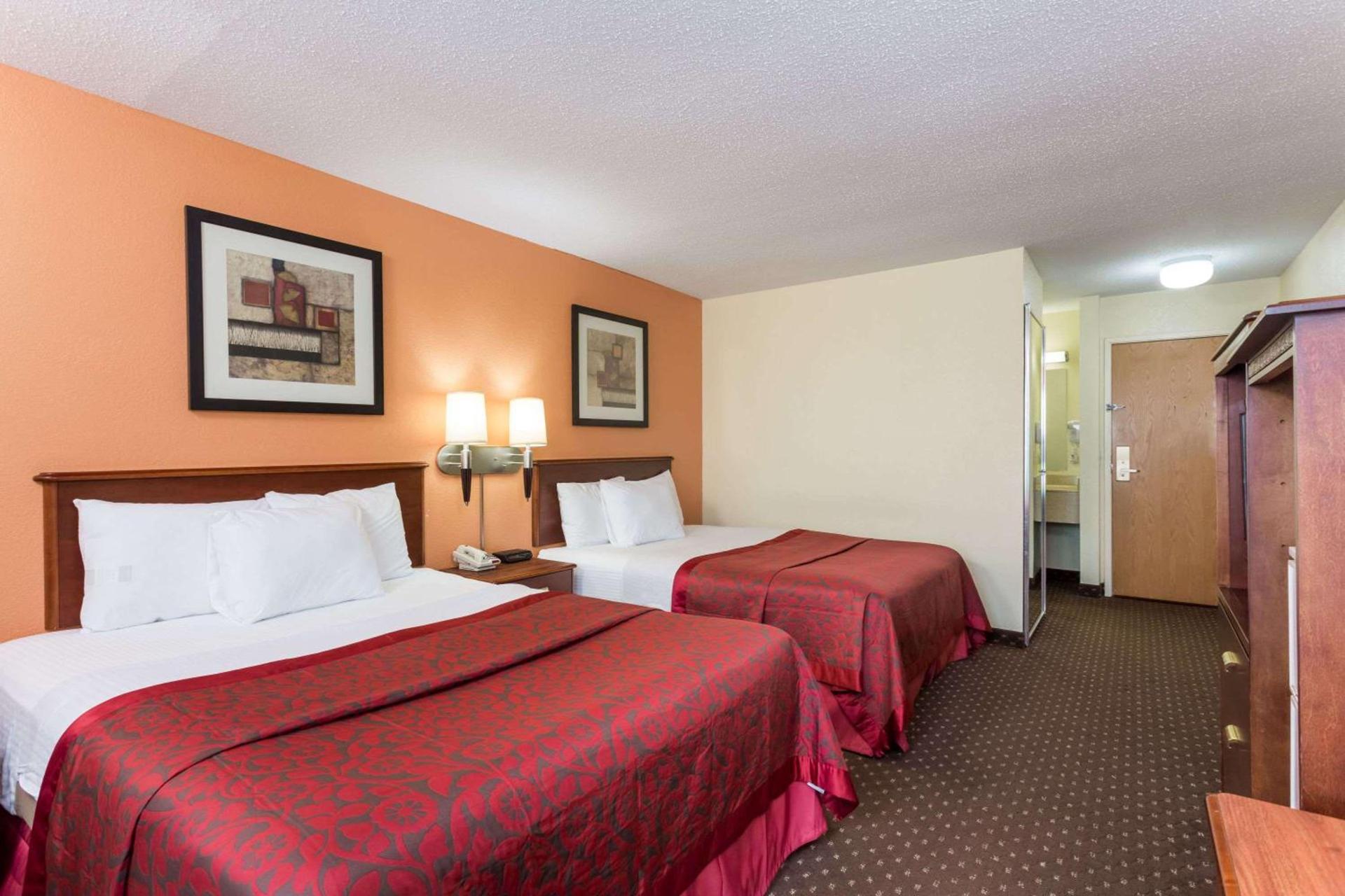 Days Inn & Suites by Wyndham Bloomington/Normal IL photo 7