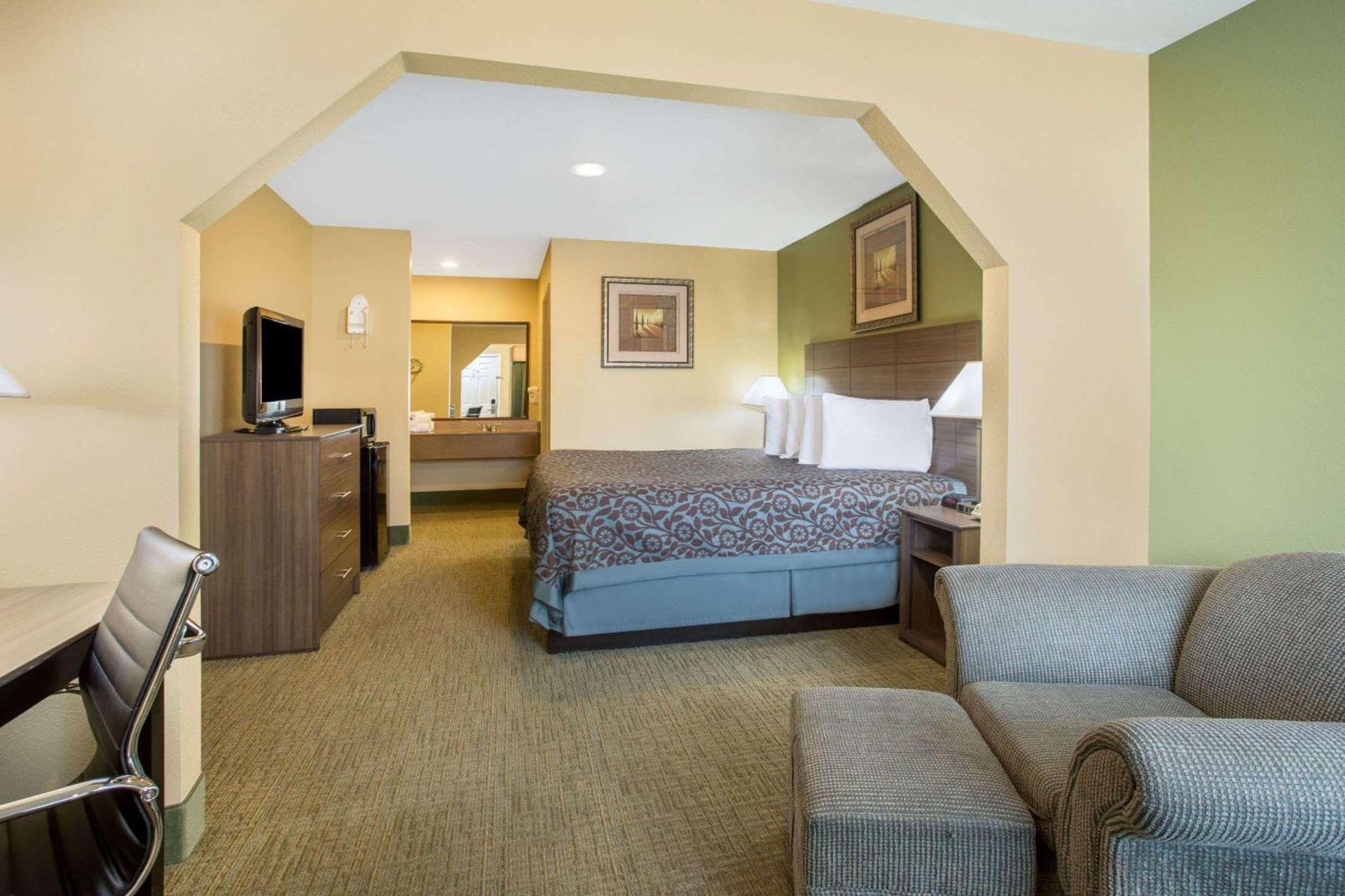 Days Inn by Wyndham Abbeville photo 13