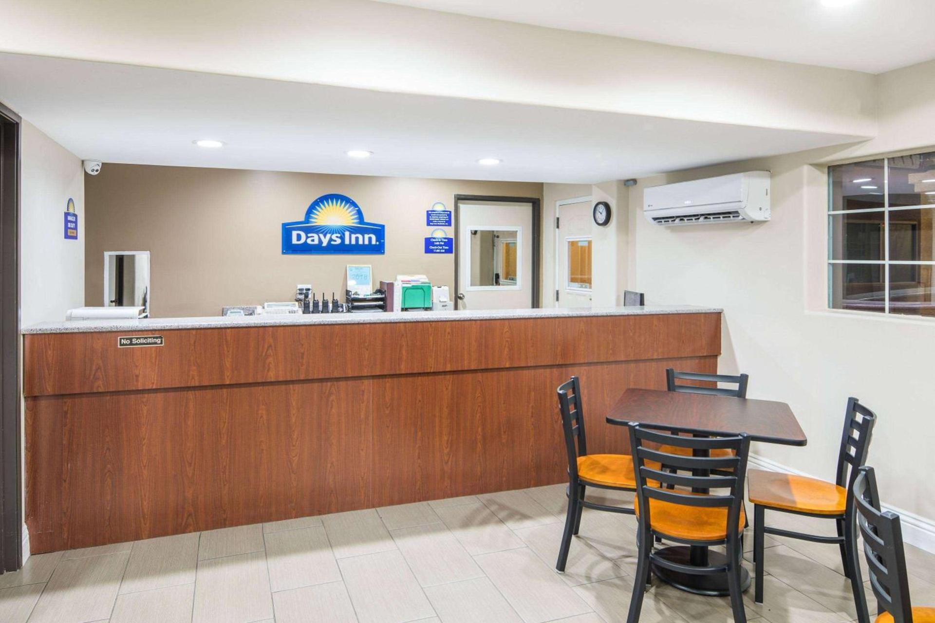 Days Inn by Wyndham El Centro photo 3