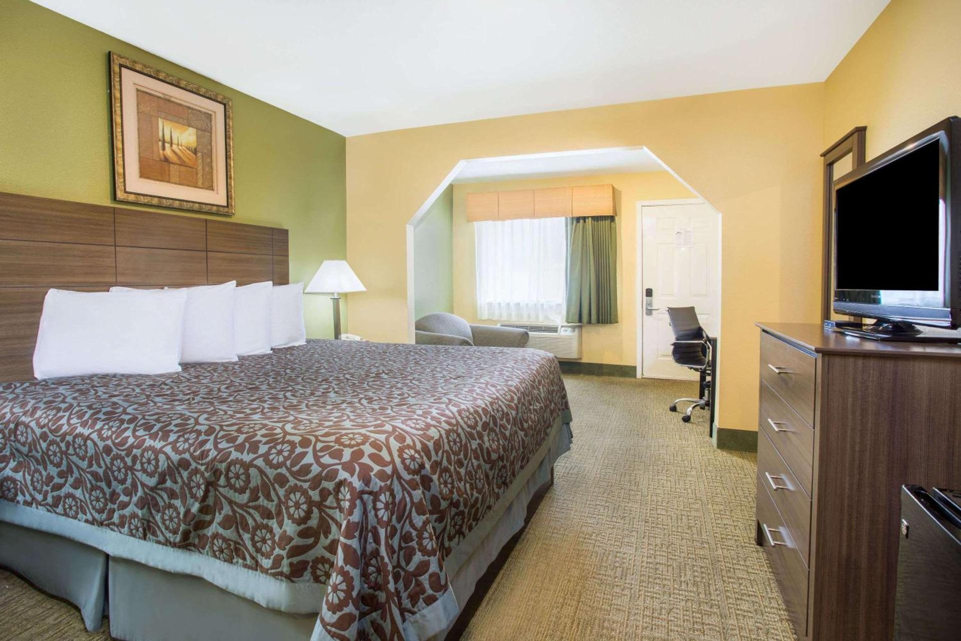 Days Inn by Wyndham Abbeville photo 11