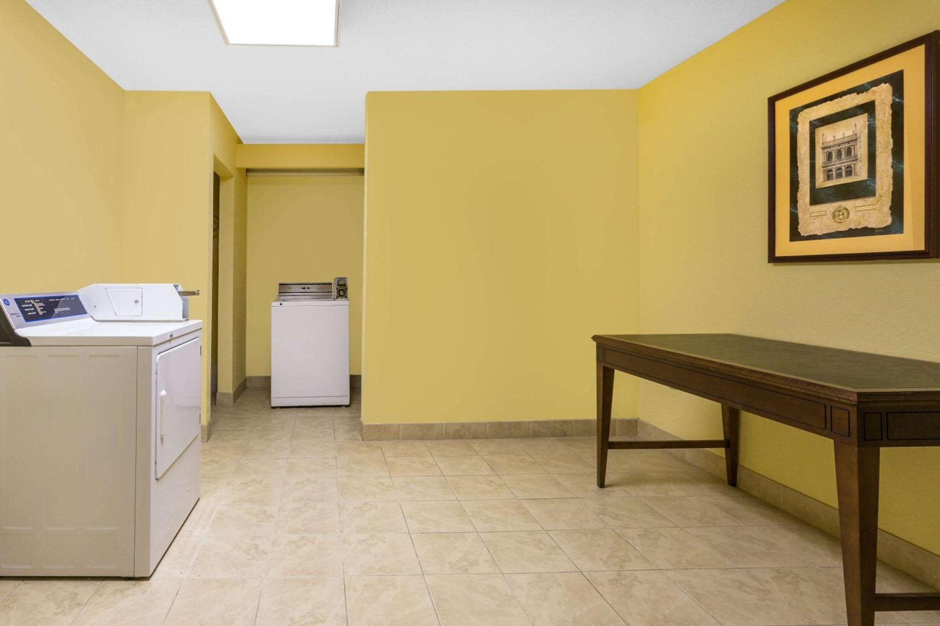 Days Inn by Wyndham Mocksville photo 14