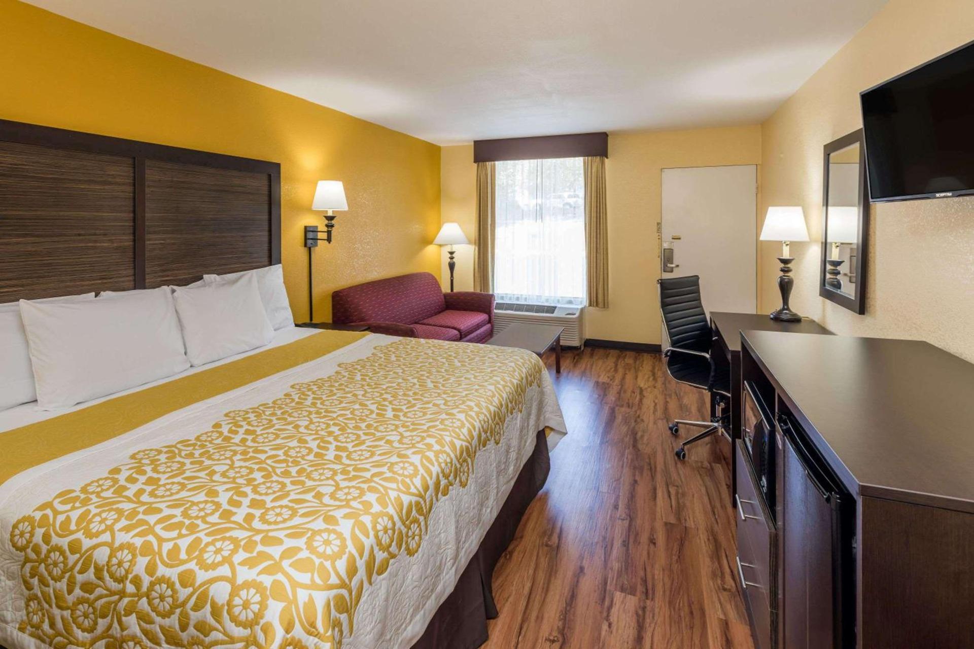 Days Inn by Wyndham Madison photo 6