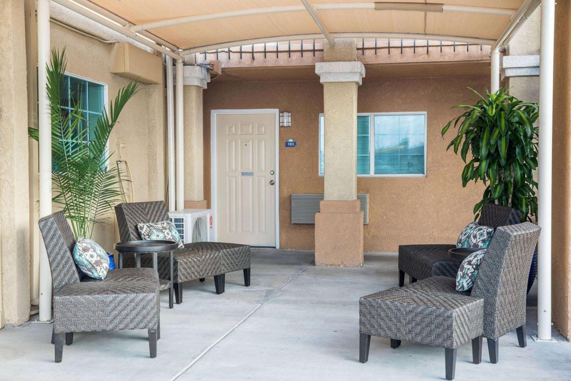 Days Inn by Wyndham El Centro photo 4