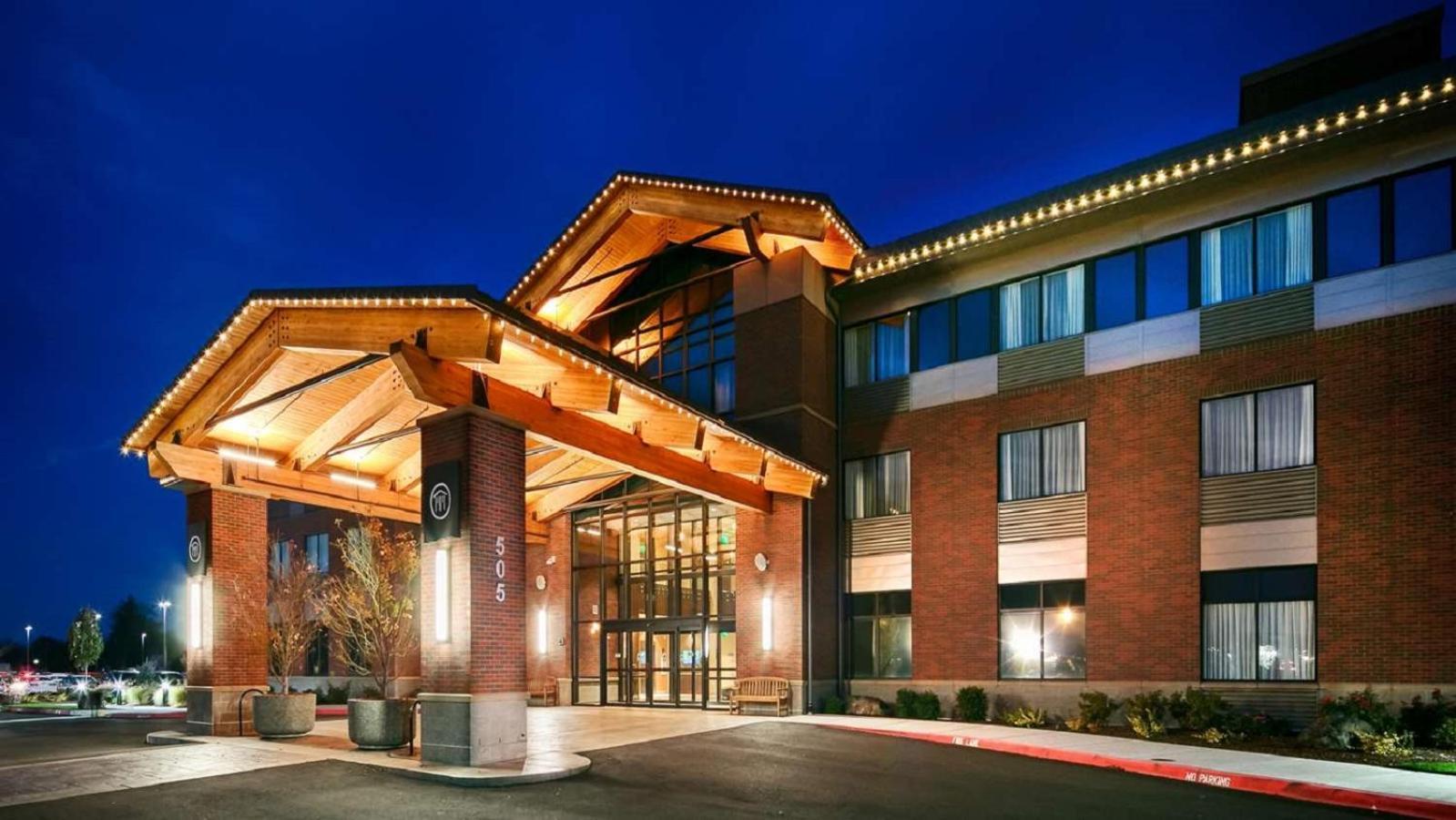 Best Western Premier Boulder Falls Inn photo 80