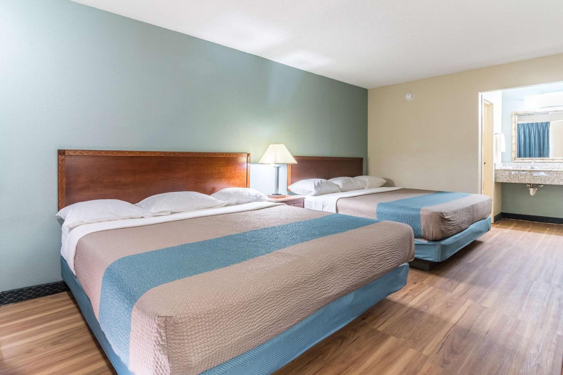 Motel 6-Kenly, NC photo 9