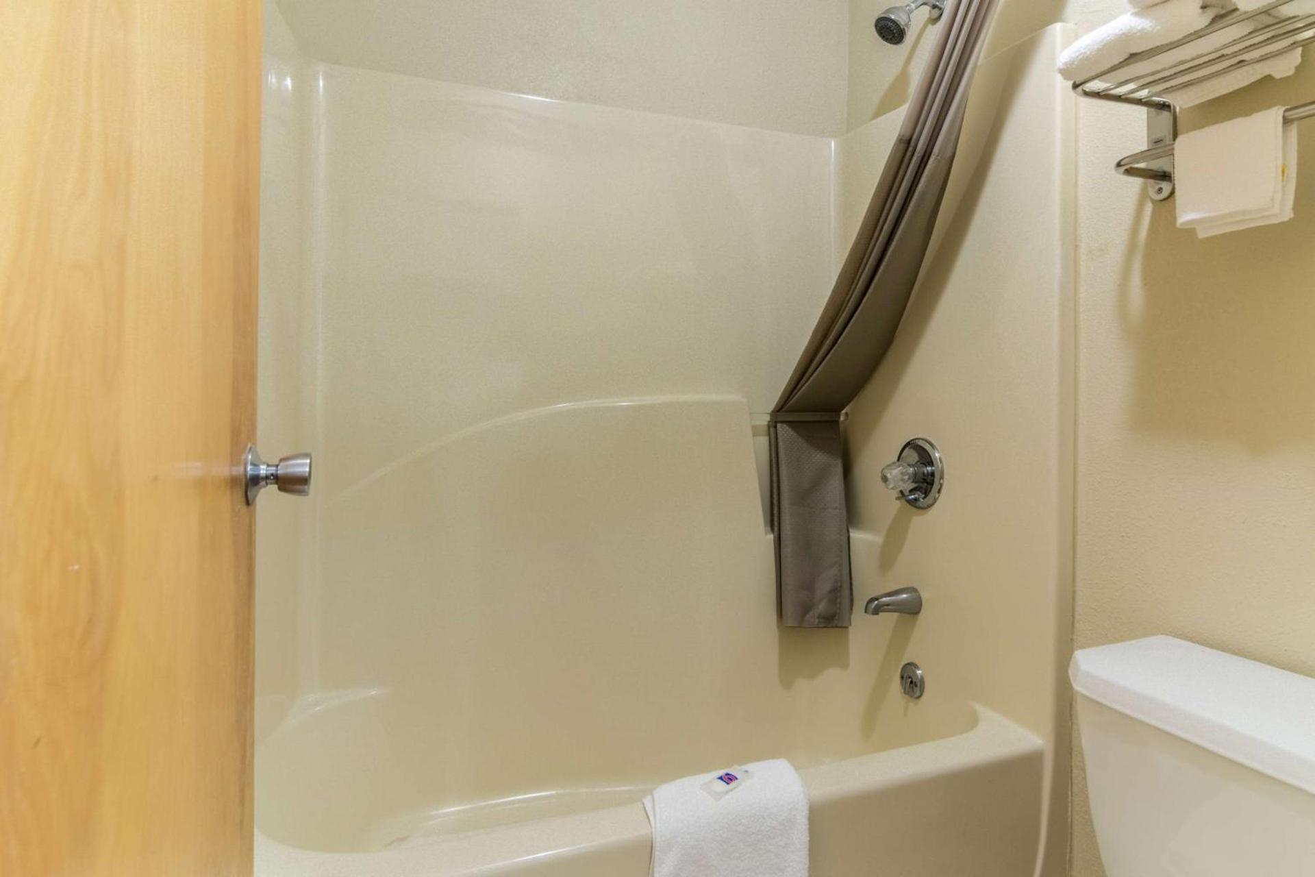 Motel 6-Kenly, NC photo 19