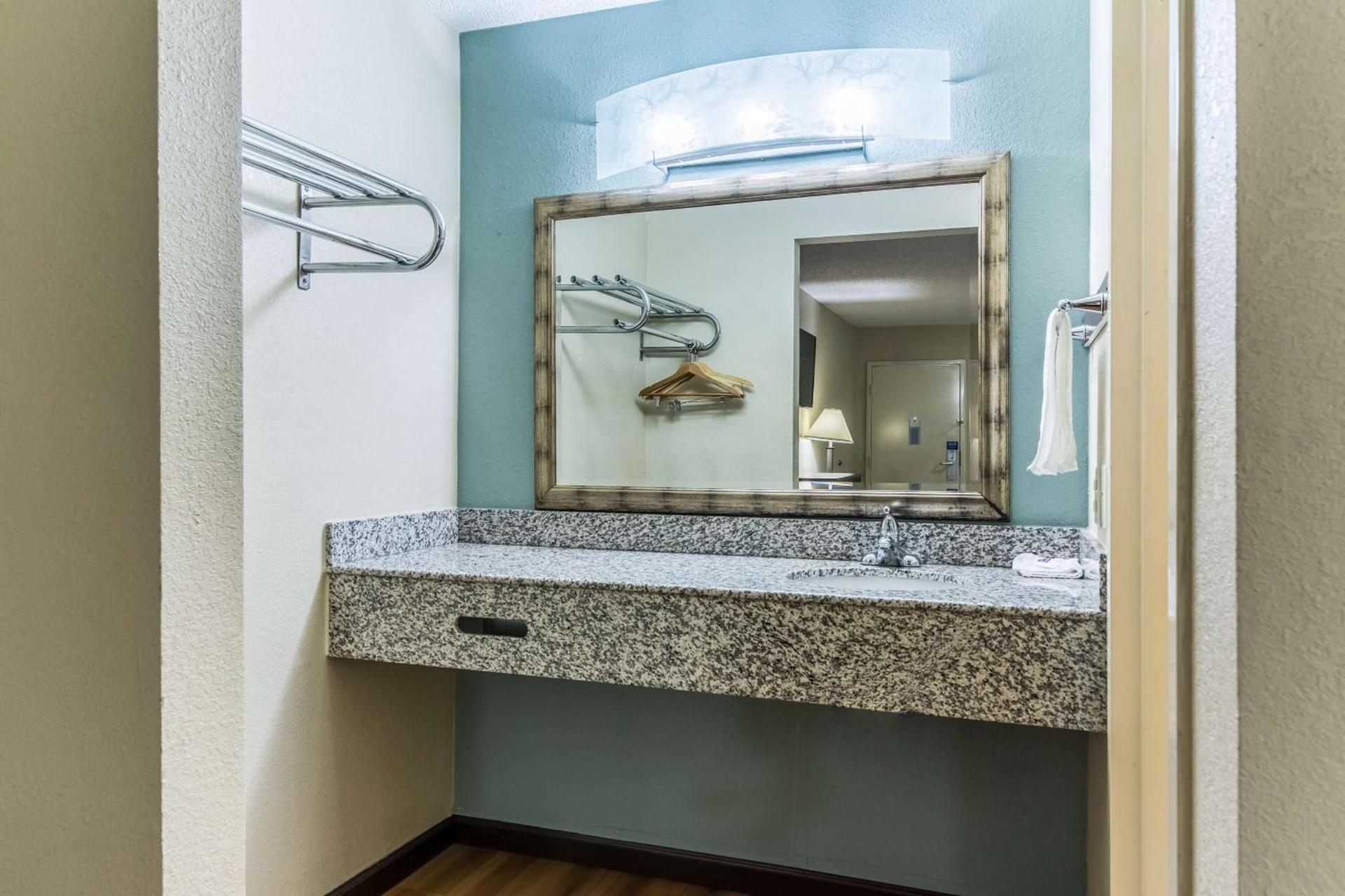 Motel 6-Kenly, NC photo 13