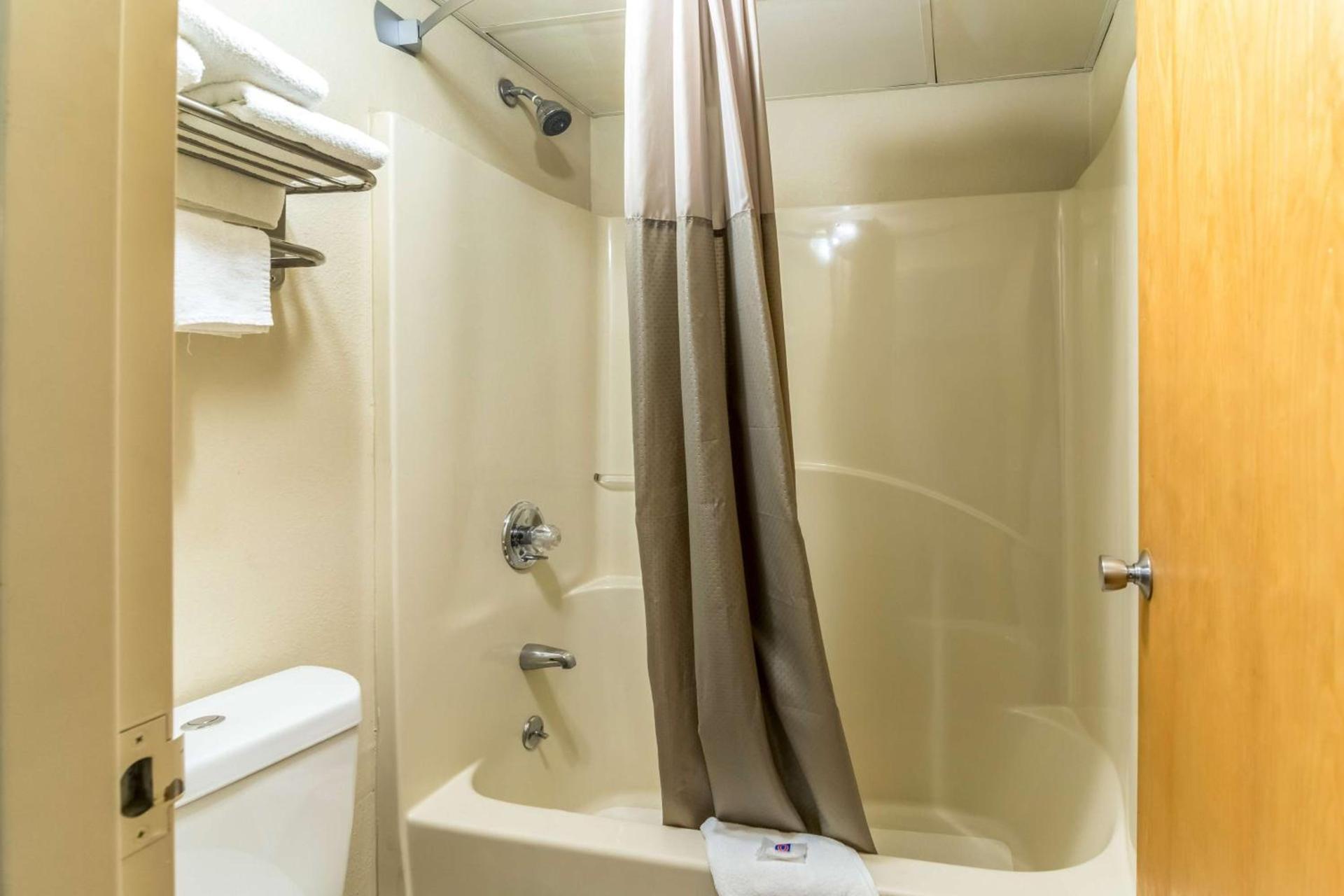 Motel 6-Kenly, NC photo 21