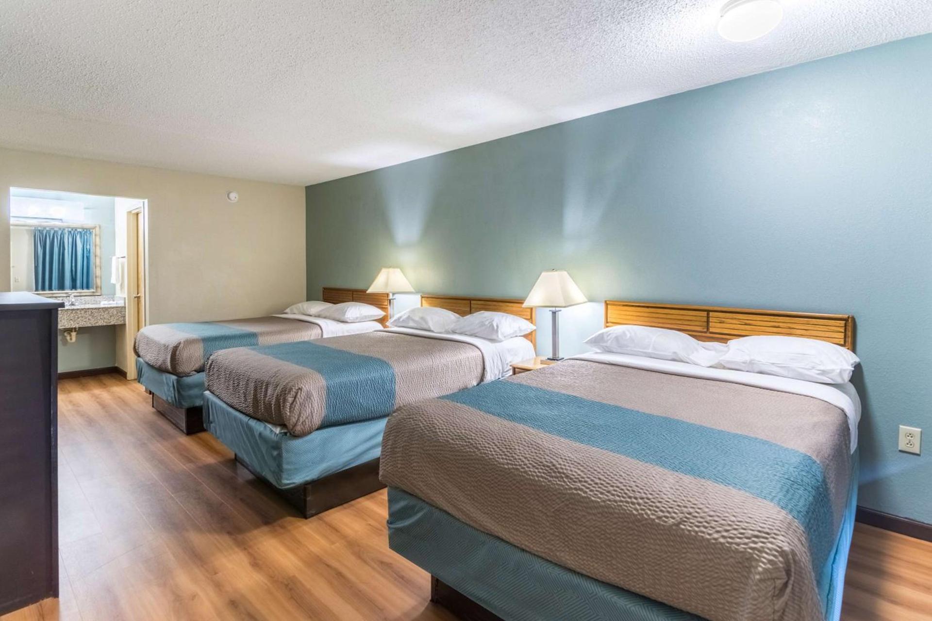 Motel 6-Kenly, NC photo 12
