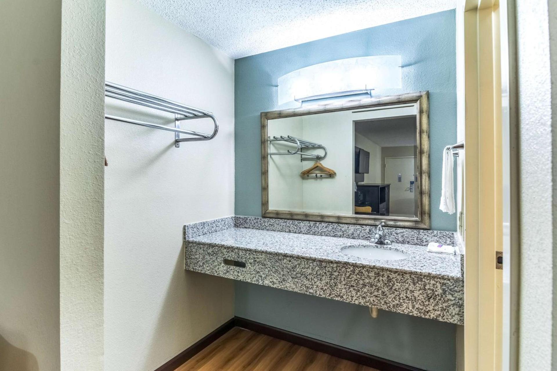 Motel 6-Kenly, NC photo 14