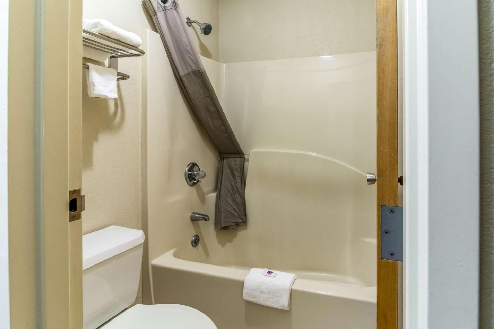 Motel 6-Kenly, NC photo 22