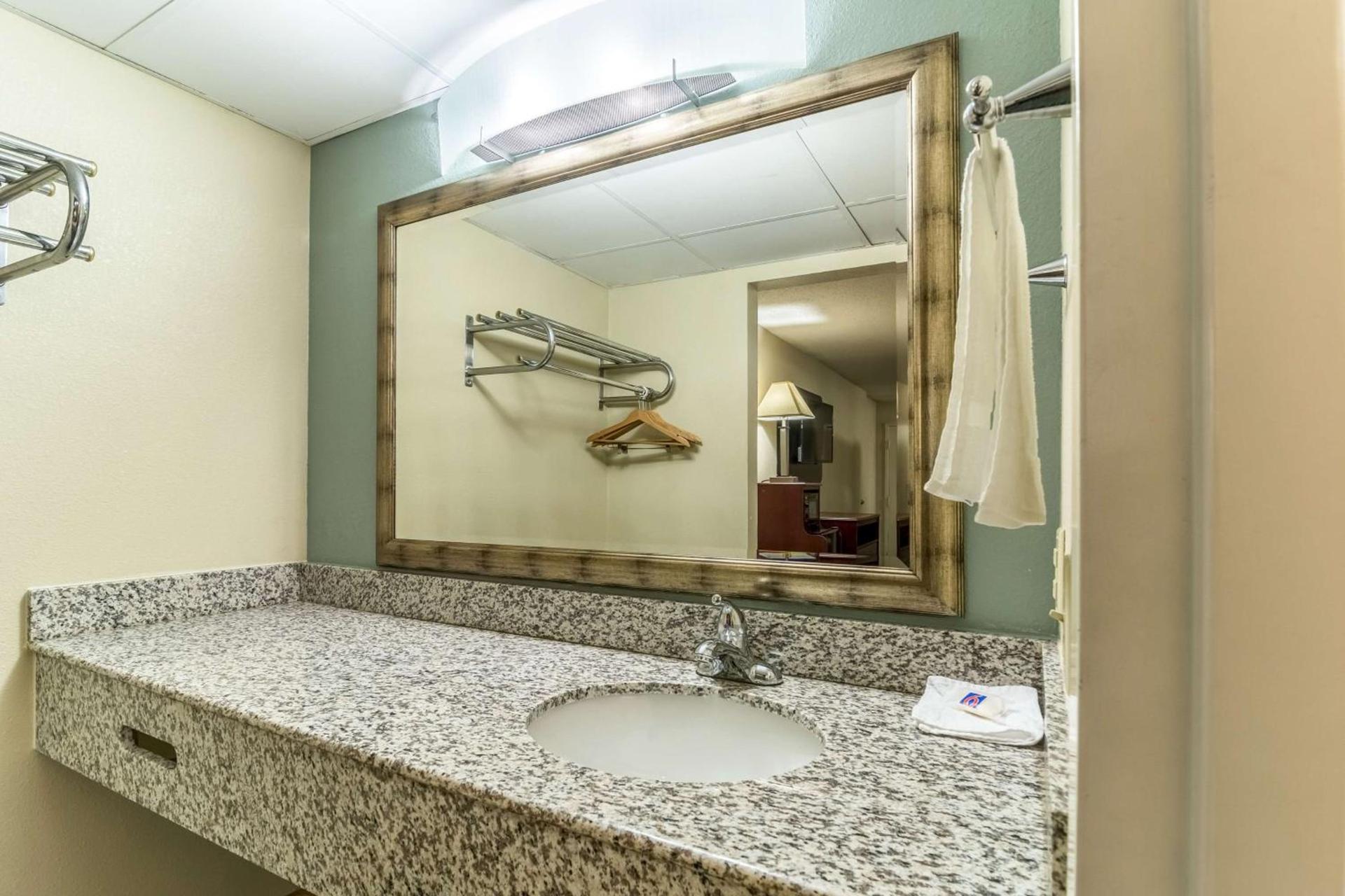 Motel 6-Kenly, NC photo 20