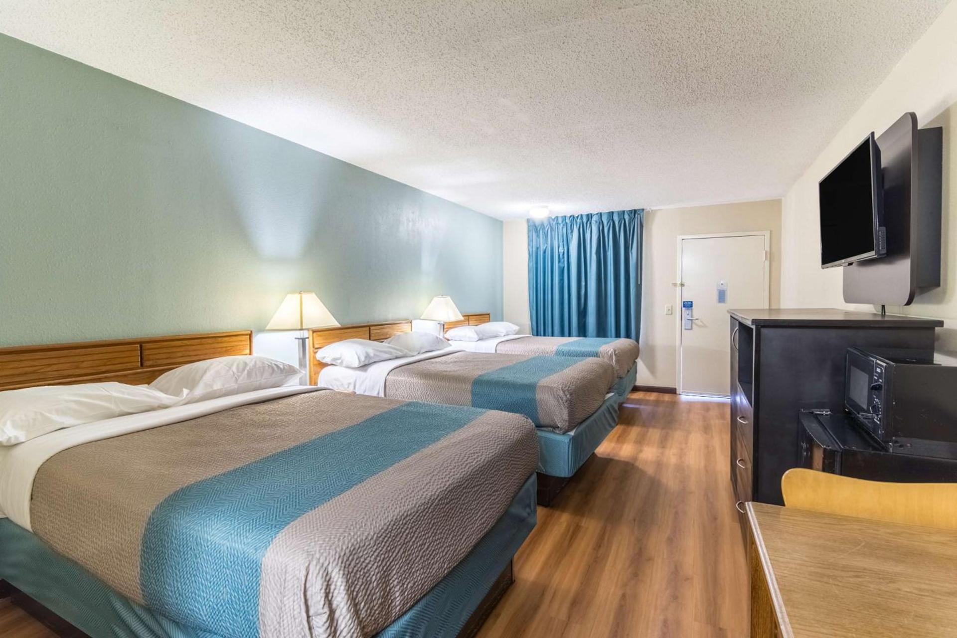 Motel 6-Kenly, NC photo 11