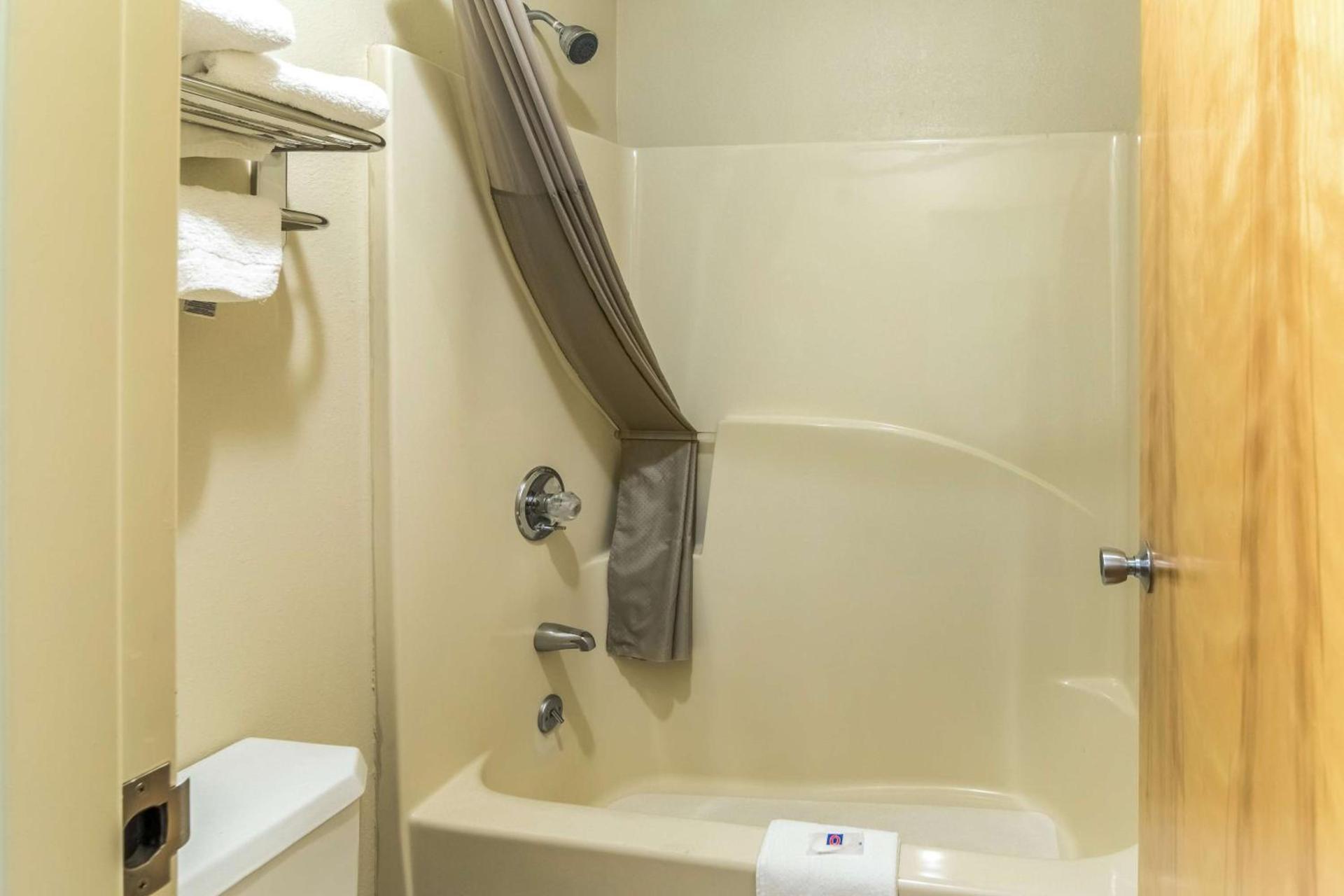 Motel 6-Kenly, NC photo 15