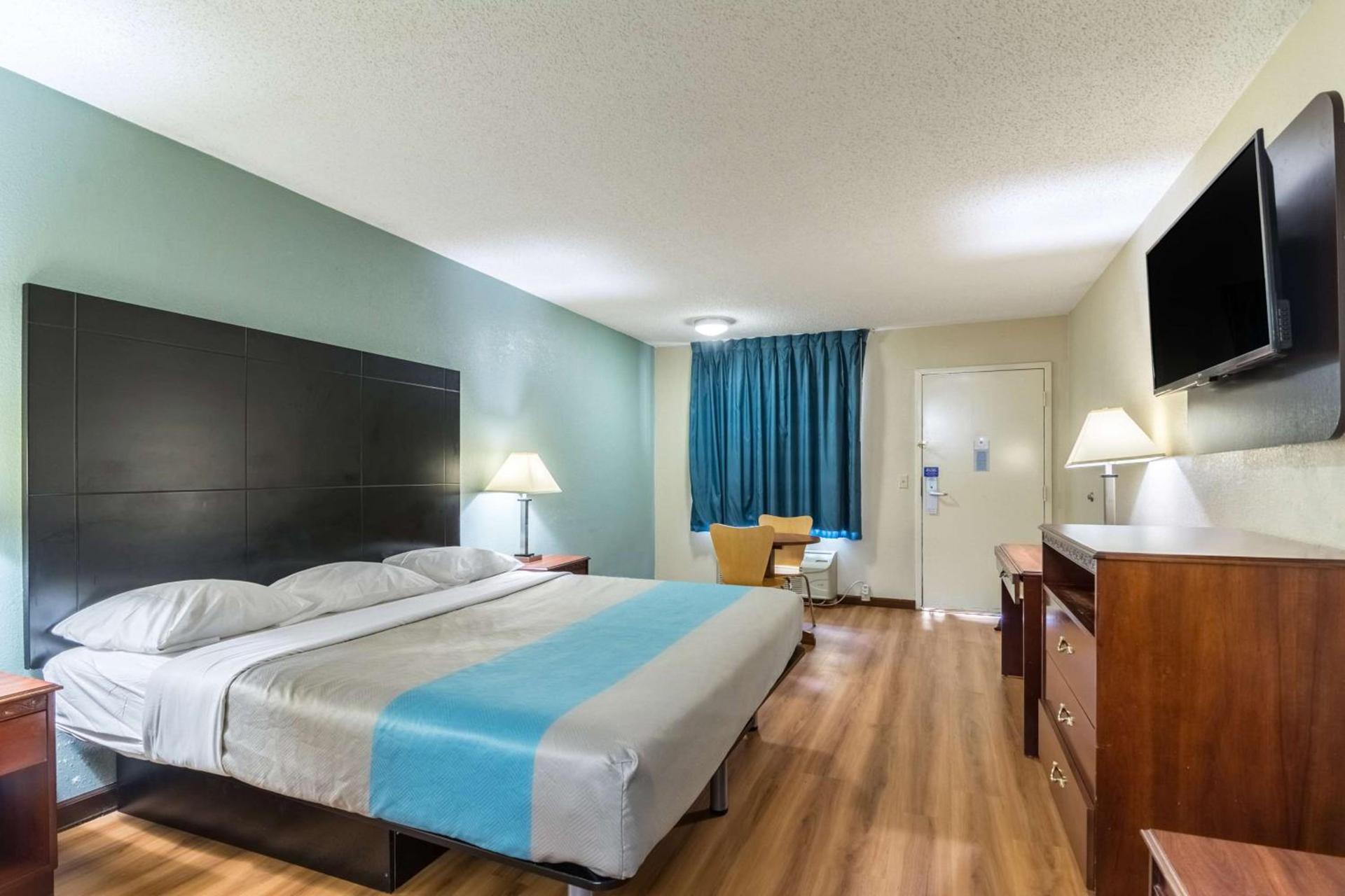 Motel 6-Kenly, NC photo 5