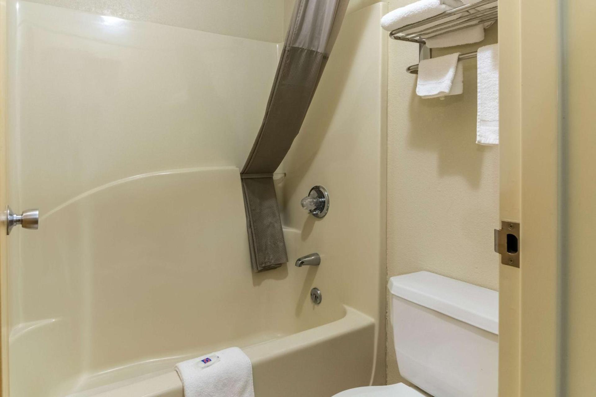 Motel 6-Kenly, NC photo 17