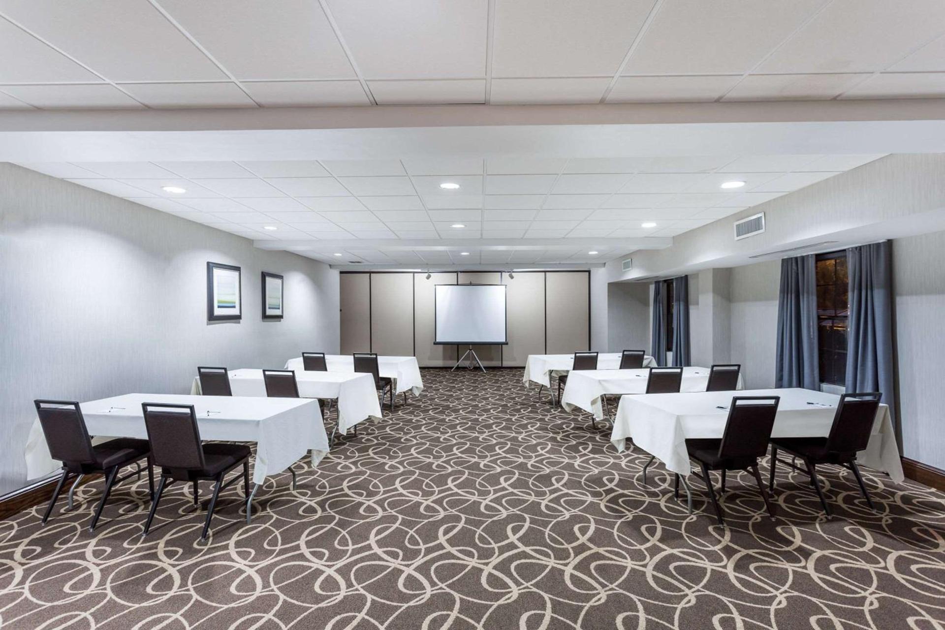 Wingate by Wyndham High Point Greensboro Airport South photo 11