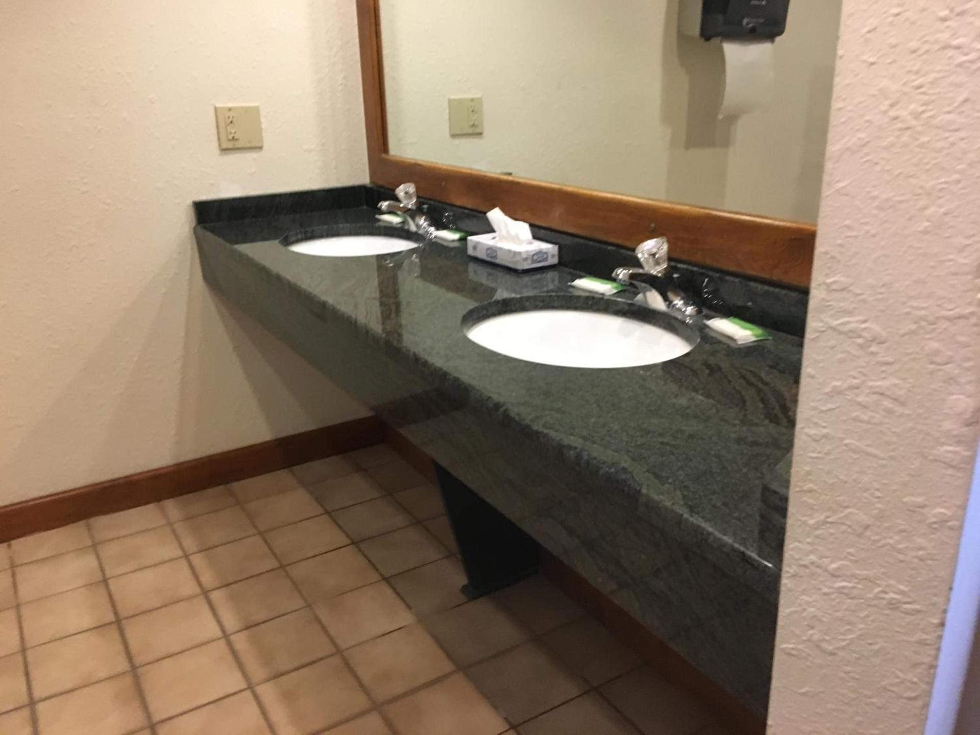 Landmark Motor Inn photo 62