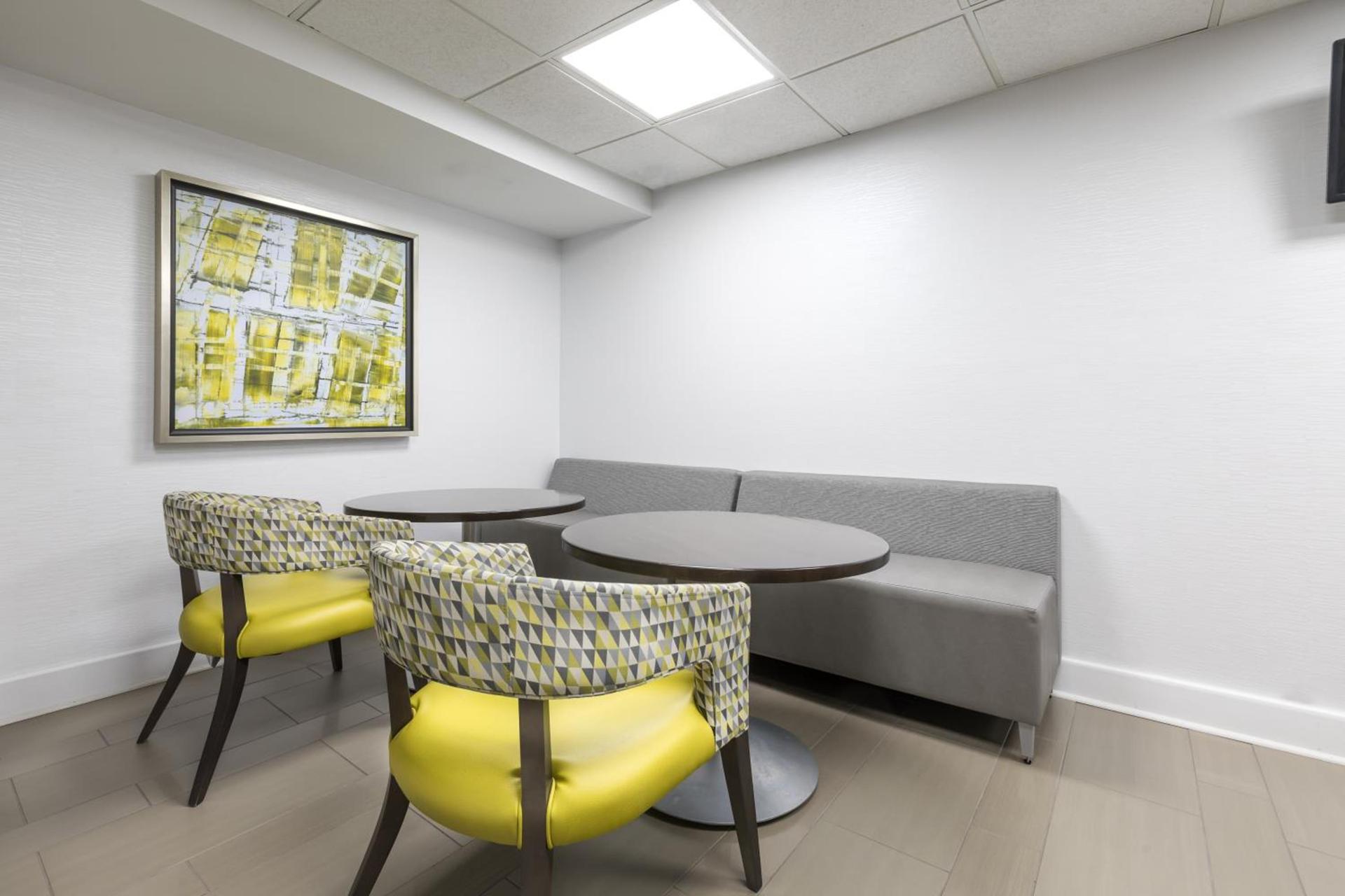 La Quinta Inn & Suites by Wyndham Downtown Asheville photo 47
