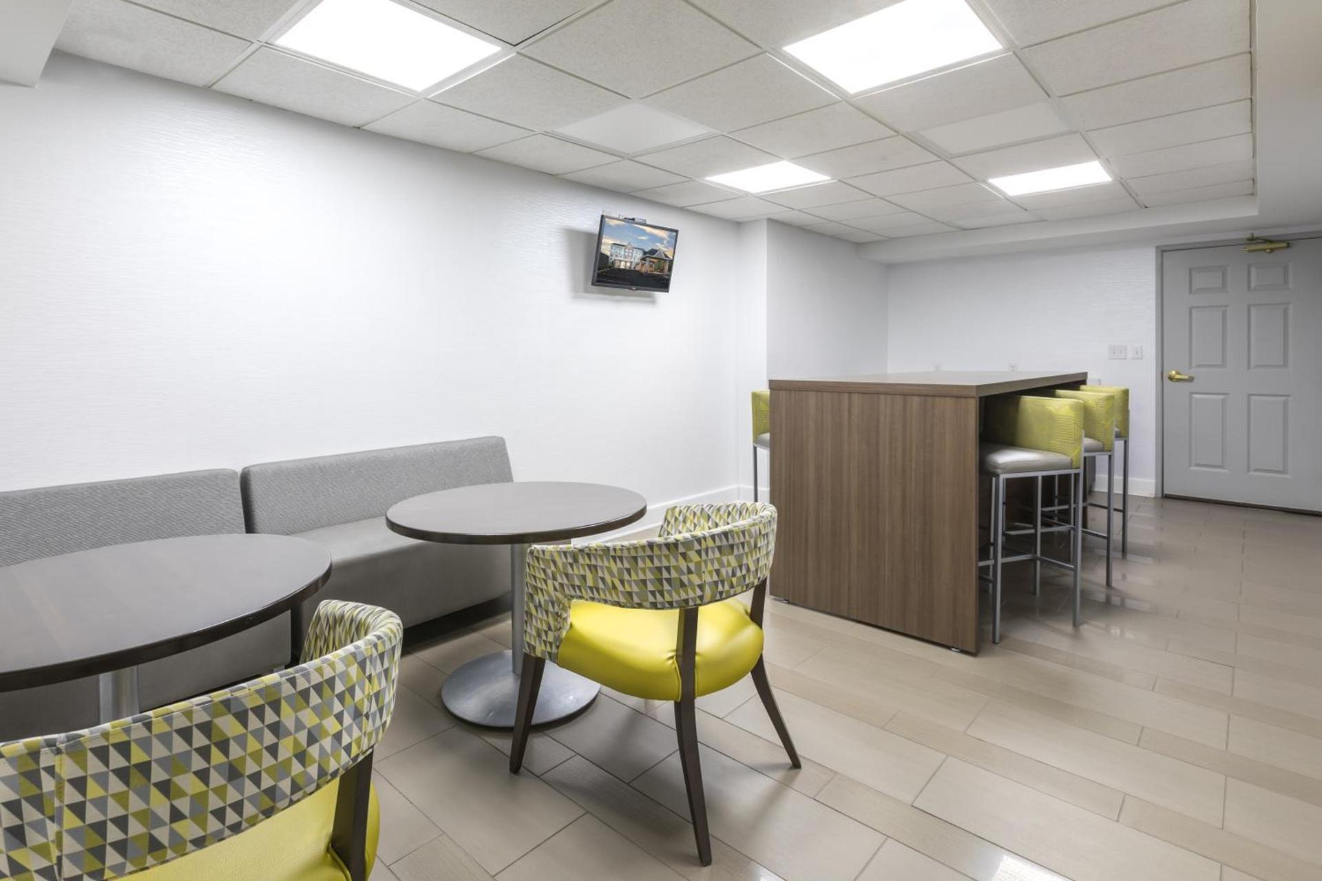 La Quinta Inn & Suites by Wyndham Downtown Asheville photo 48