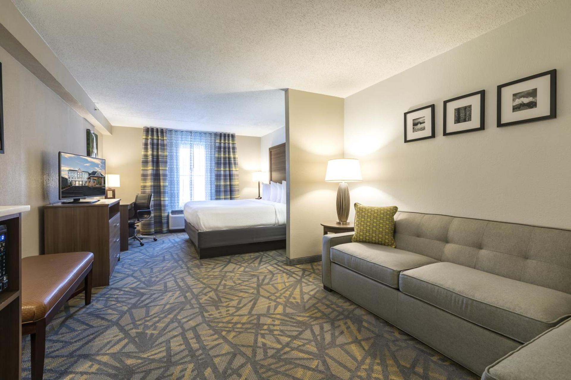La Quinta Inn & Suites by Wyndham Downtown Asheville photo 68