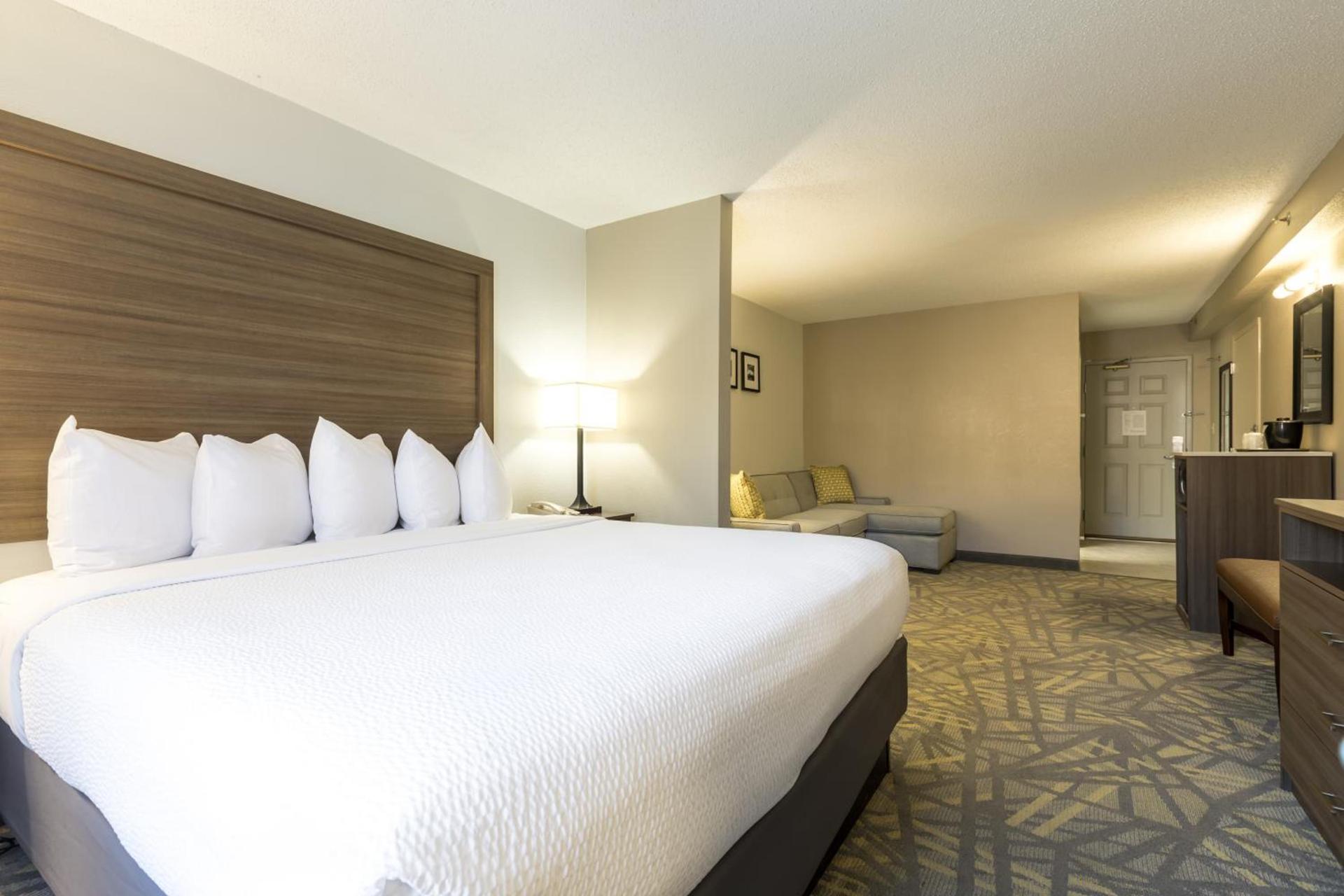 La Quinta Inn & Suites by Wyndham Downtown Asheville photo 49
