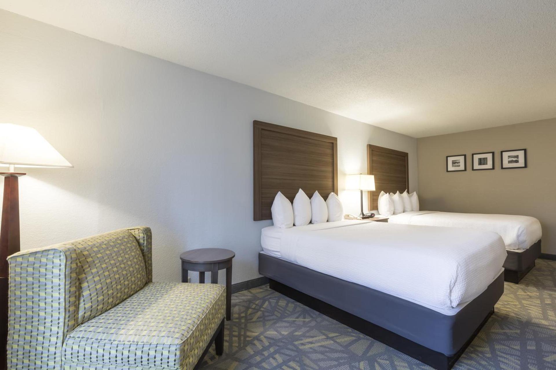 La Quinta Inn & Suites by Wyndham Downtown Asheville photo 53