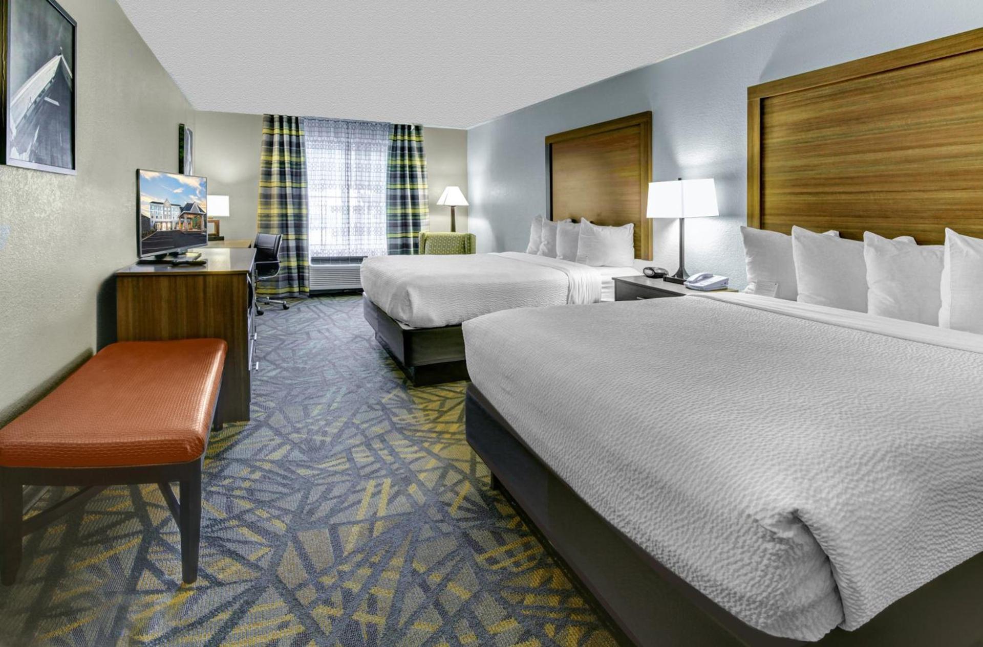 La Quinta Inn & Suites by Wyndham Downtown Asheville photo 54
